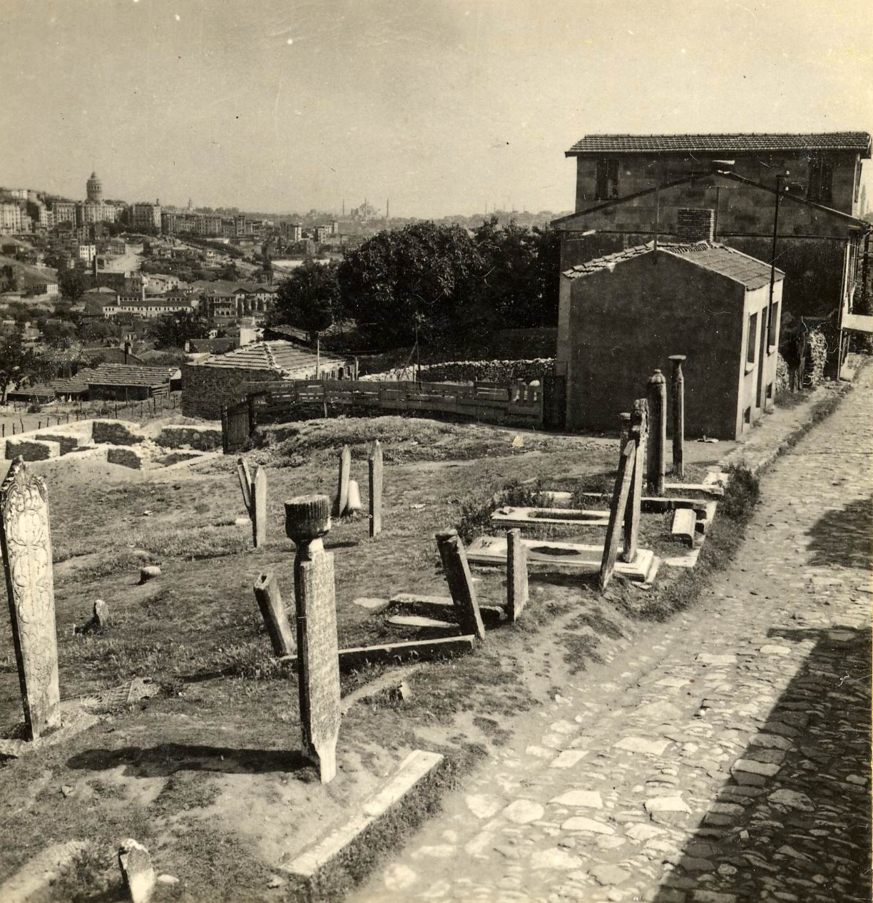 Emir Efendi Mezarlığı