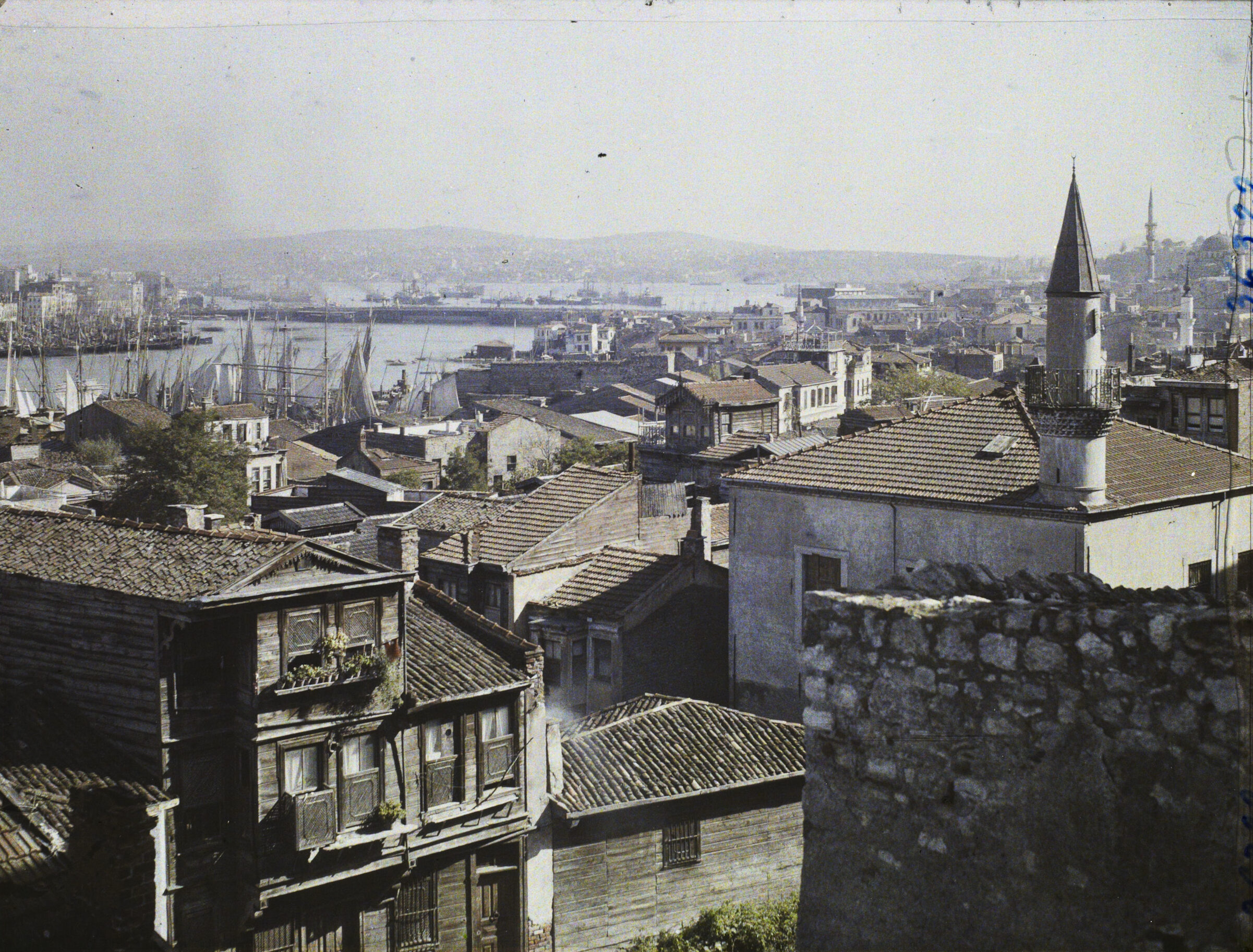 Küçükpazar Hayriye Hanım Sokak’tan Galata Köprüsü Yönü