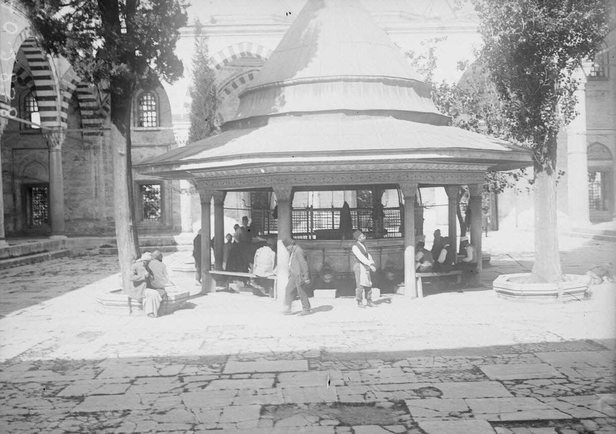 Beyazıt Camii Şadırvanı