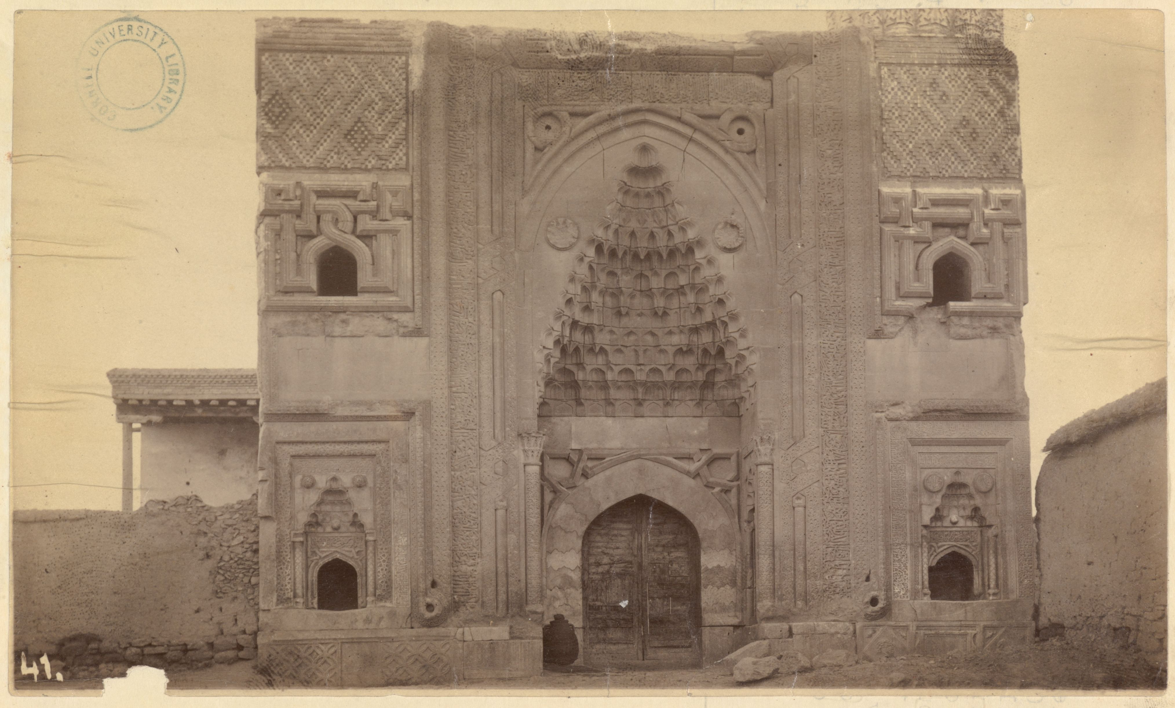 Sahip Ata Camii Taçkapısı