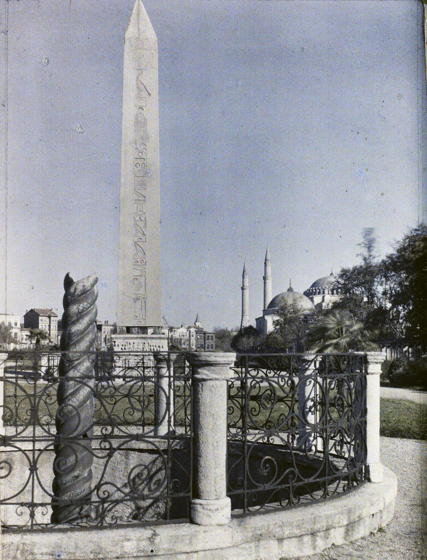 Yılanlı Sütun ve Dikilitaş