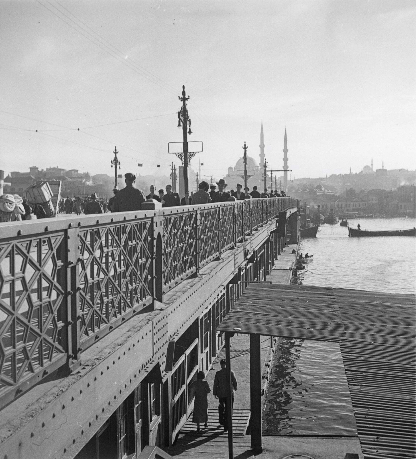 Eminönü ve Galata Köprüsü’nün Görünümü