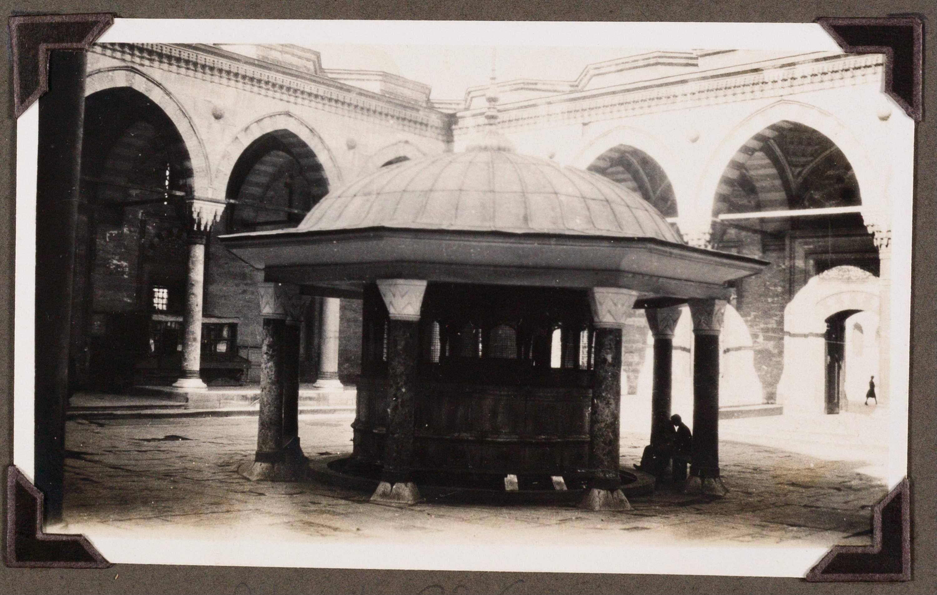 Beyazıt Camii Şadırvanı