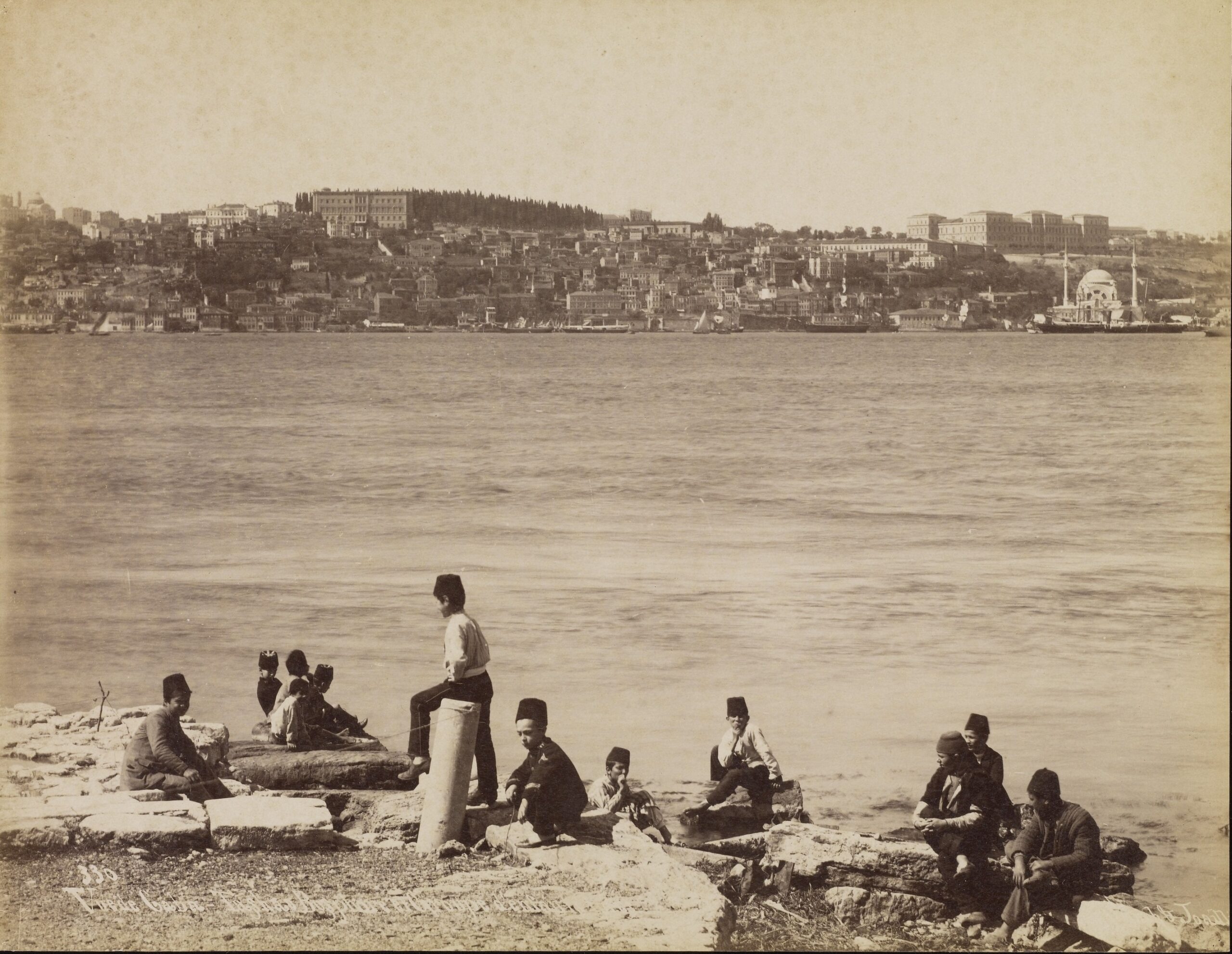 Şemsipaşa Sahilinden Dolmabahçe ve Kabataş
