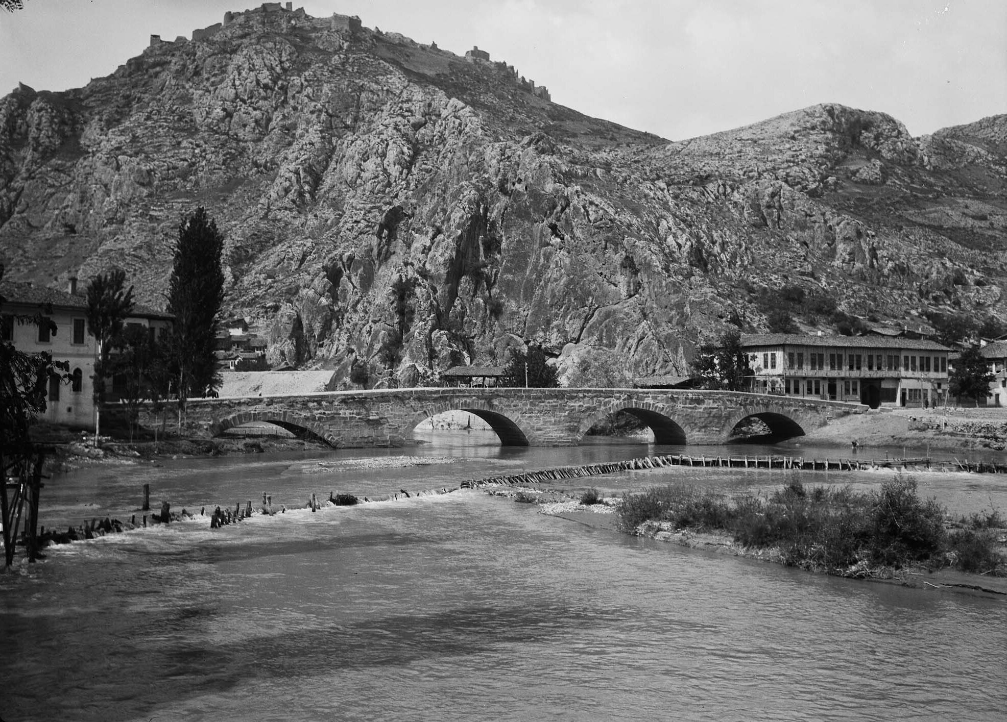 Kunç Köprüsü