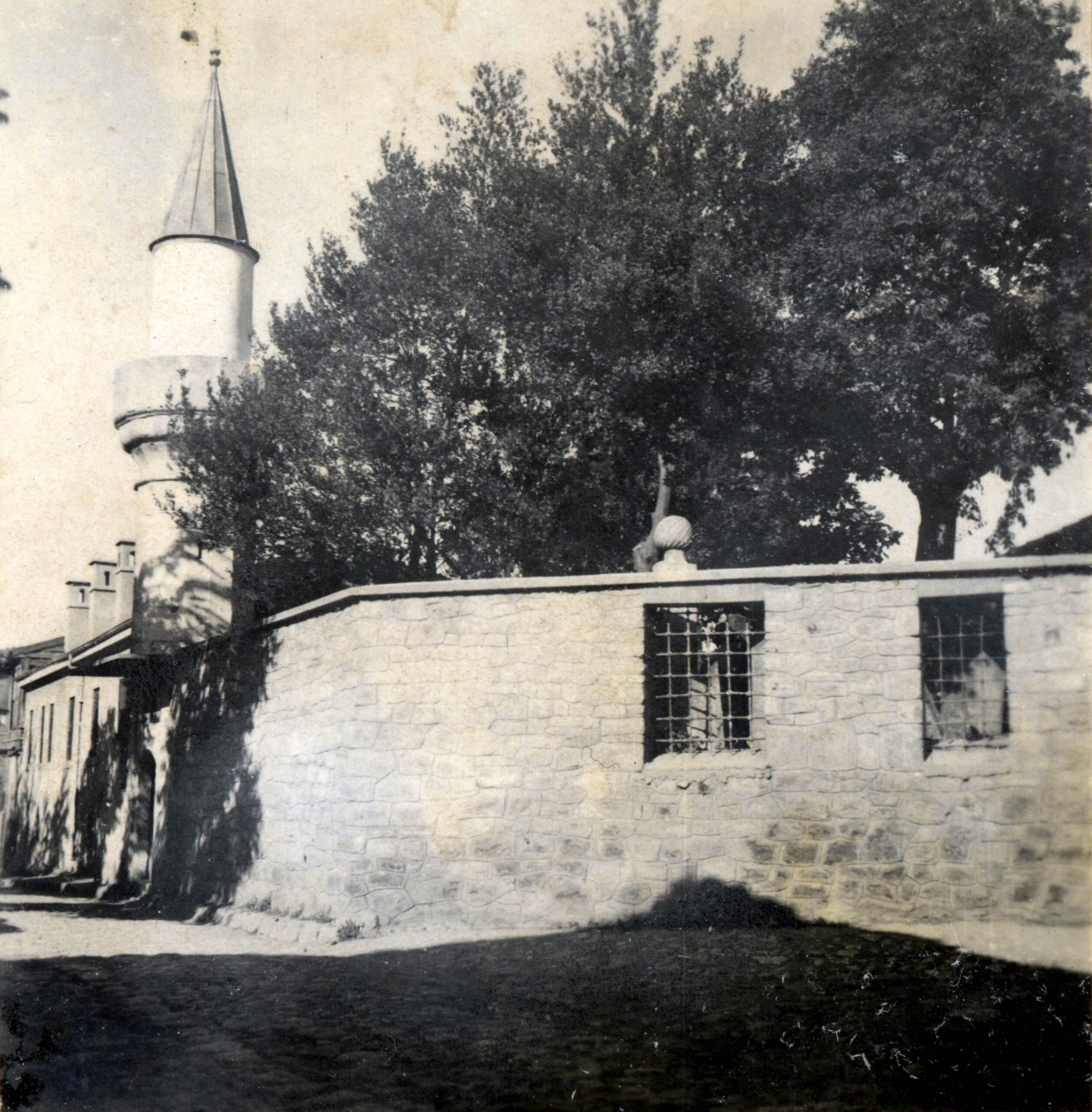 Üçbaş Camii