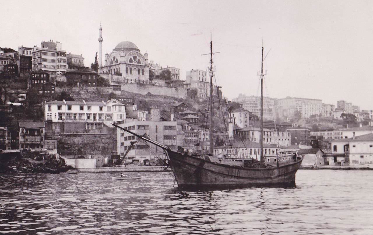Salıpazarı Kıyıları ve Cihangir Camii