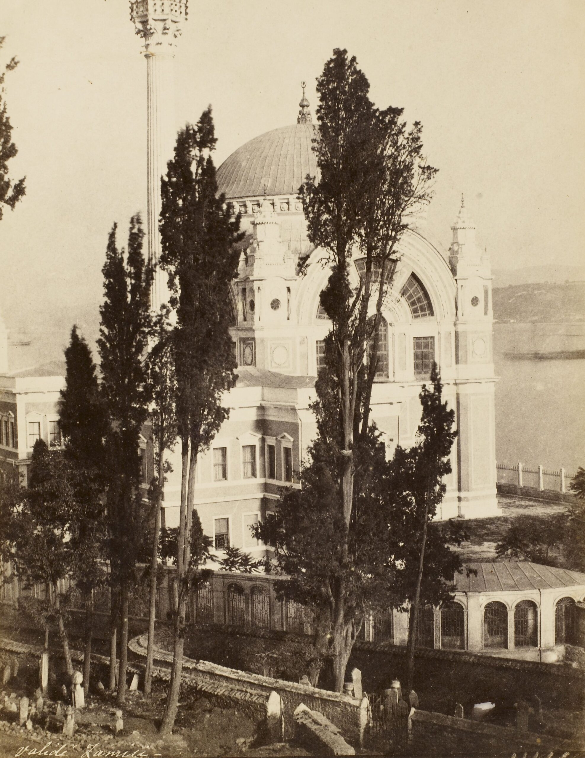 Dolmabahçe Camii