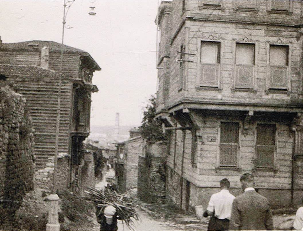 Sarı Beyazıt Caddesi