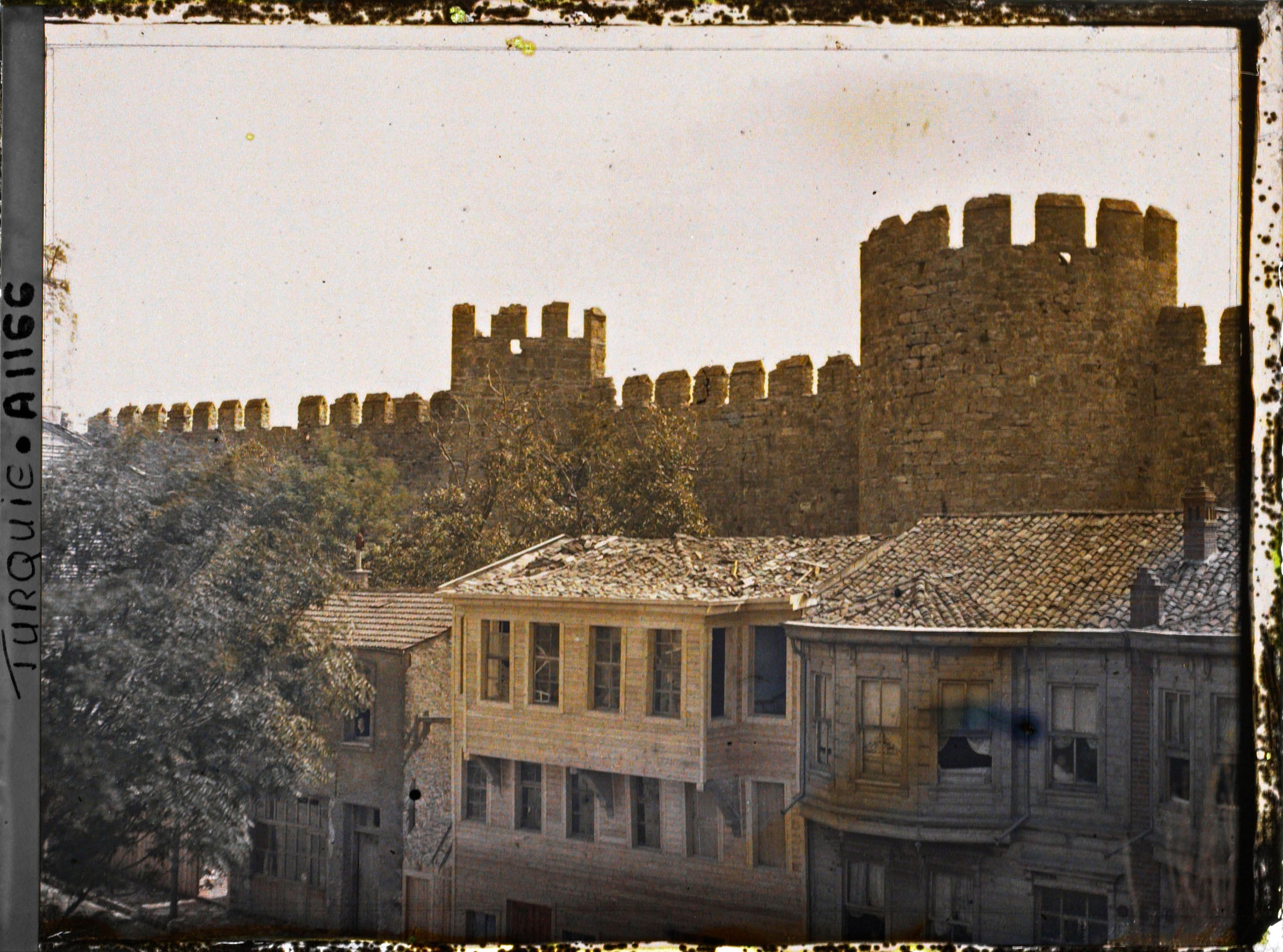 Yedikule Hisarı ve Ahşap Evler