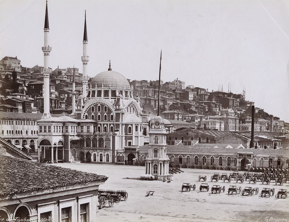Cihangir Camii İnşa Edilirken Tophane’den Bakış