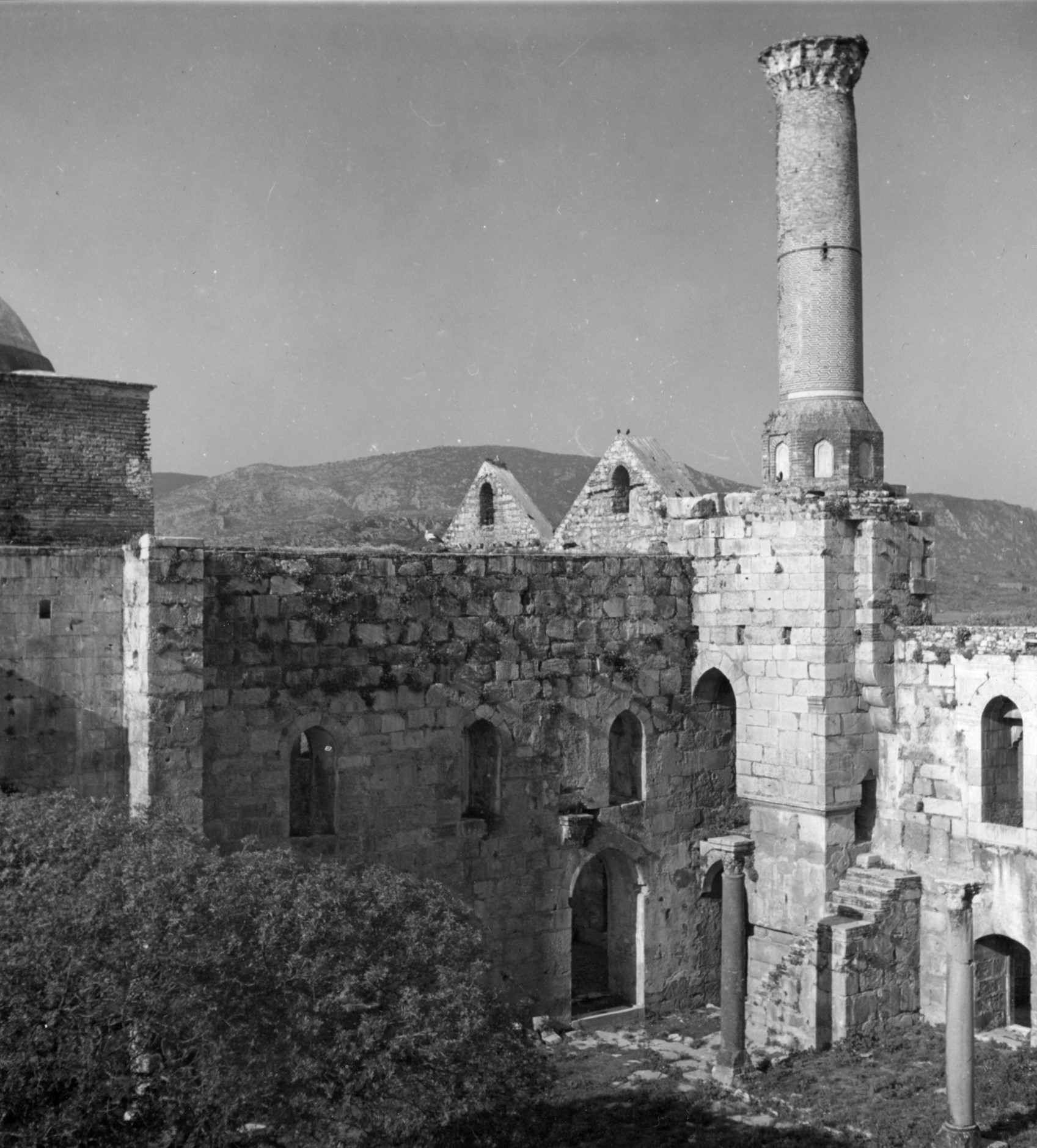 Jesus Bey Mosque Avlu, Revak and Minaret View