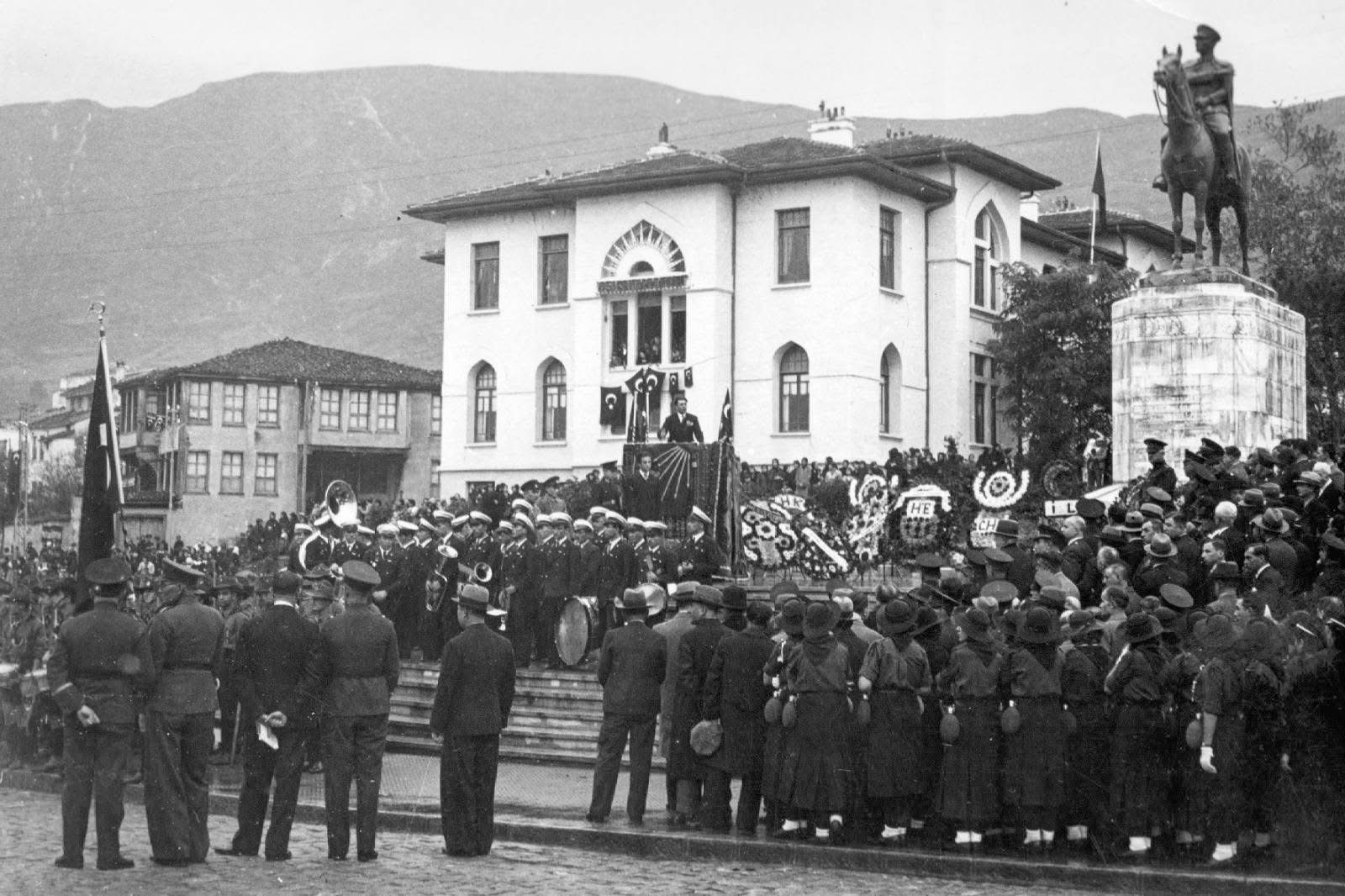 Atatürk Heykeli