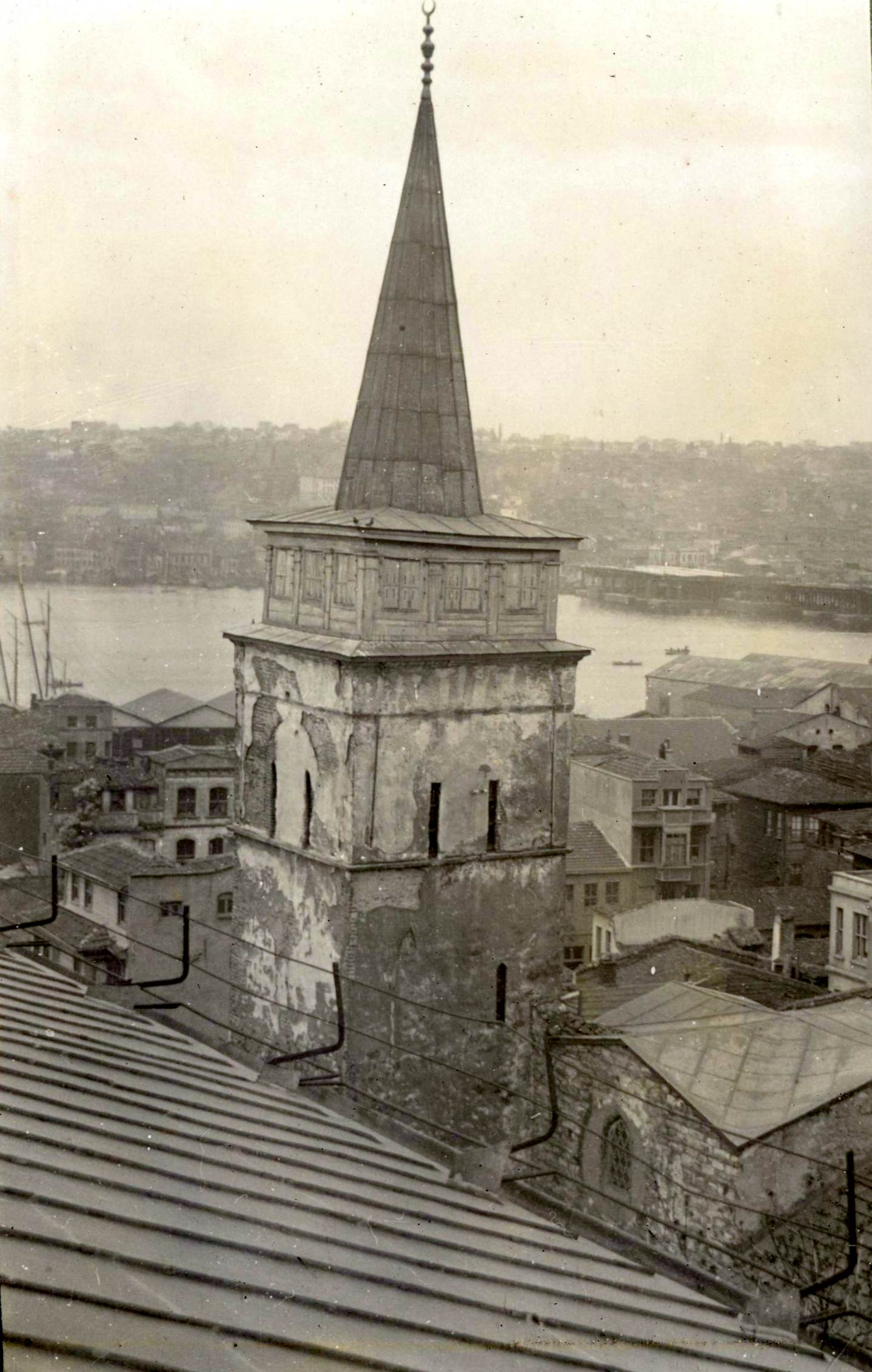 Arap Camii Çatısından Haliç