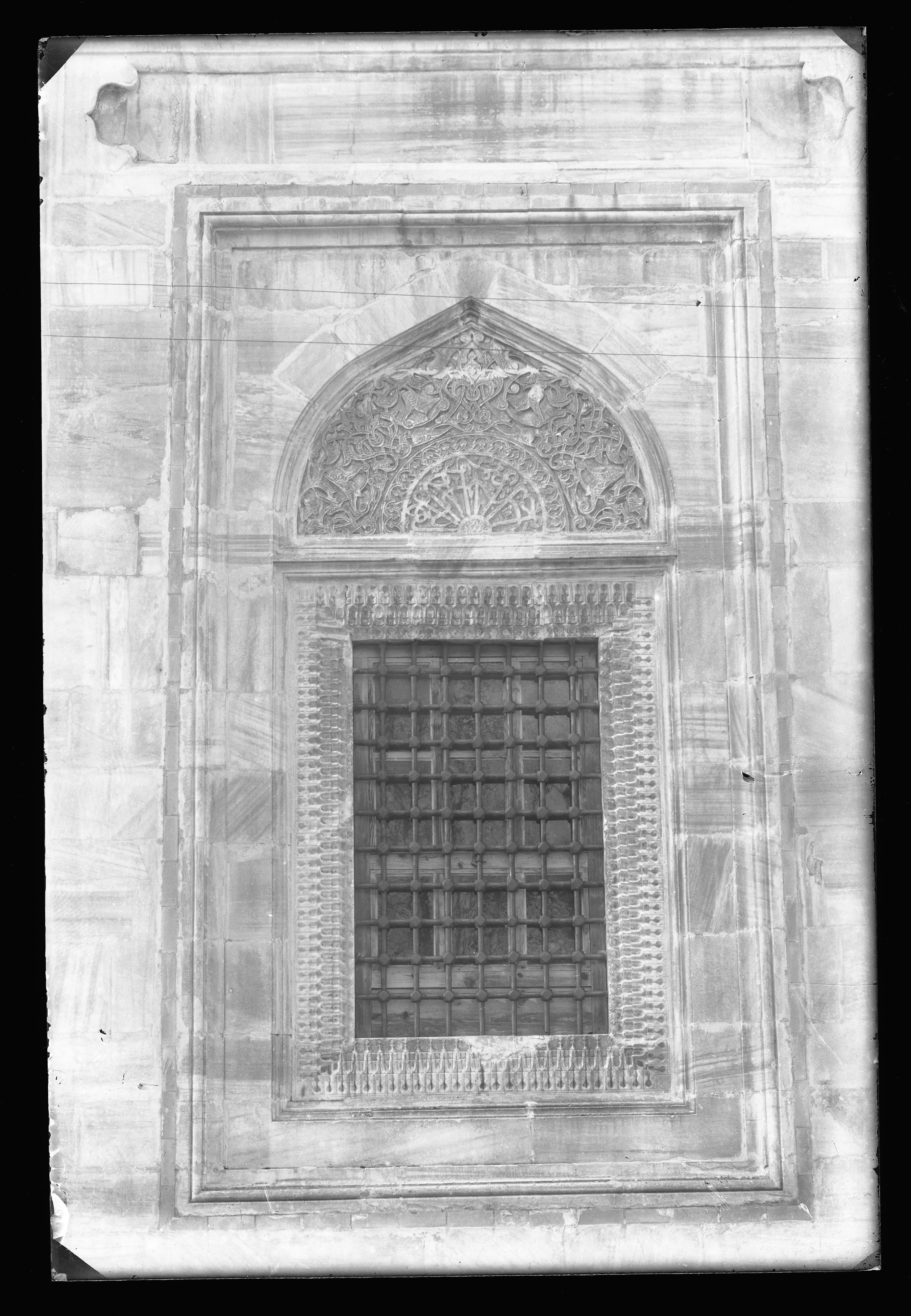 Yeşil Cami’de Bezemeli Bir Pencere