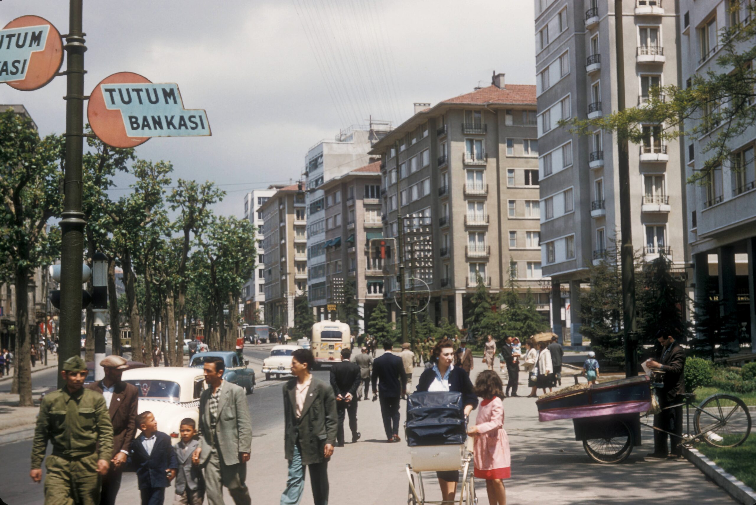 Elmadağ Cumhuriyet Caddesi