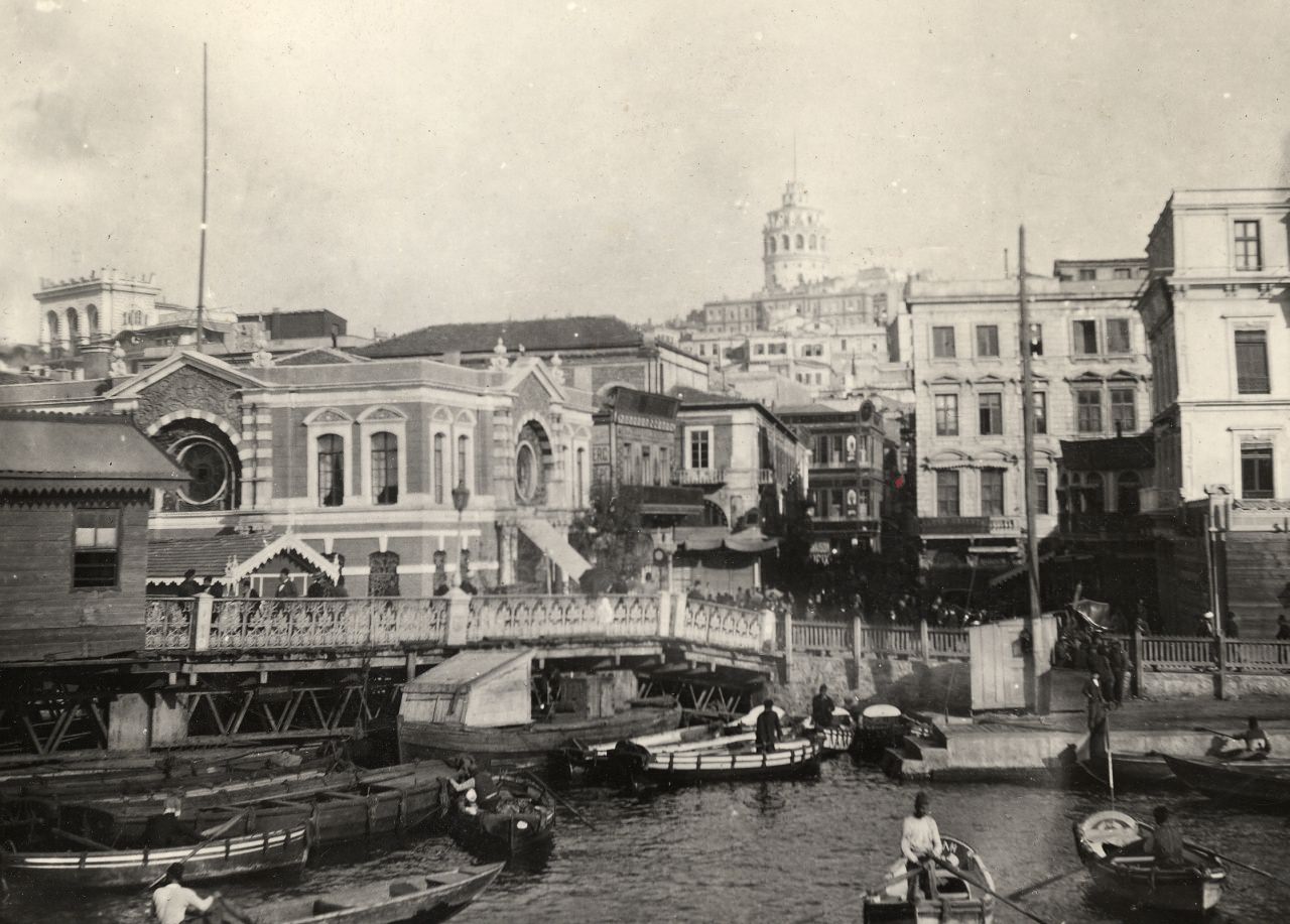 Karaköy Aziziye Karakolu and Environment