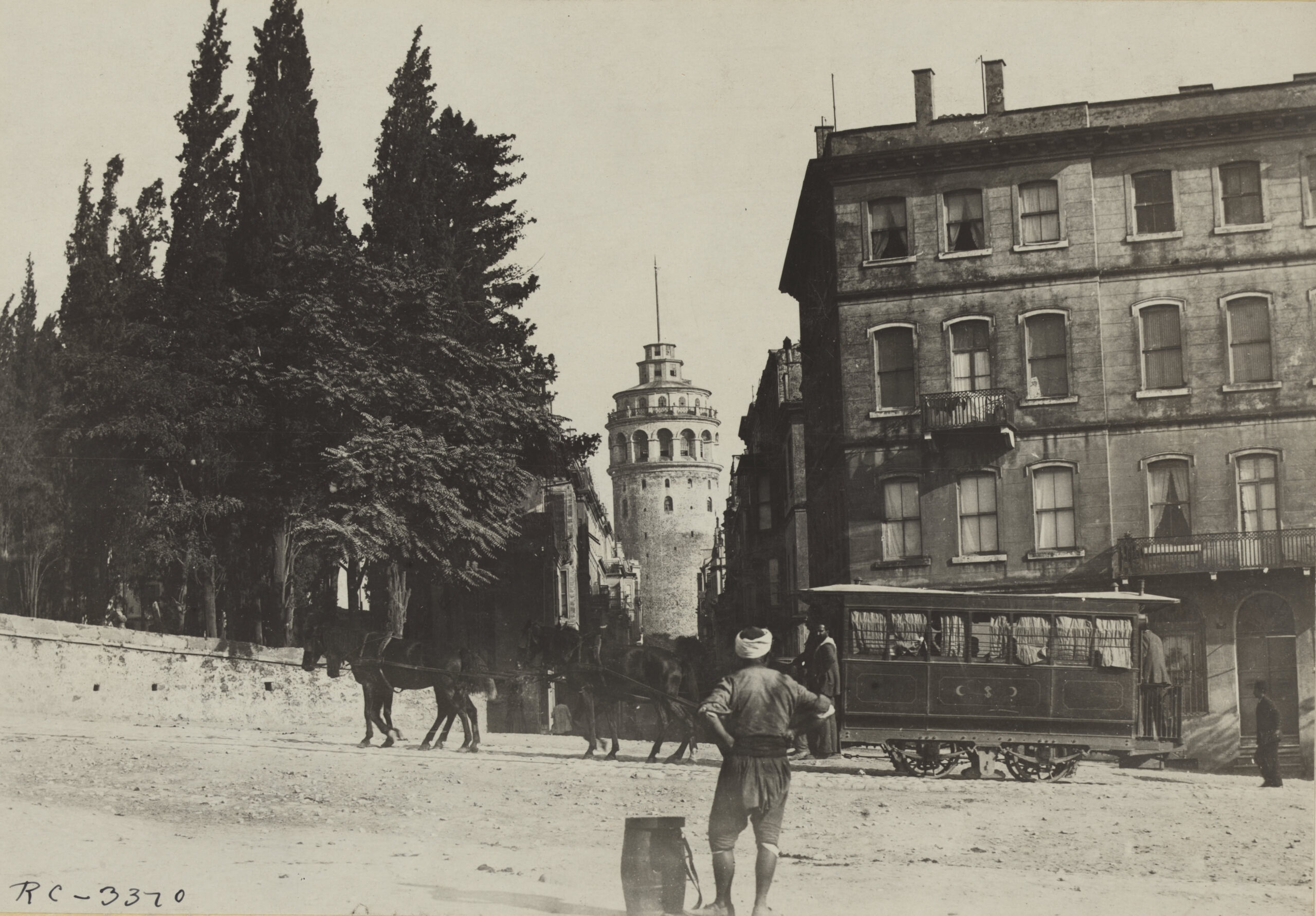 Galata Kulesi ve Atlı Tramvay