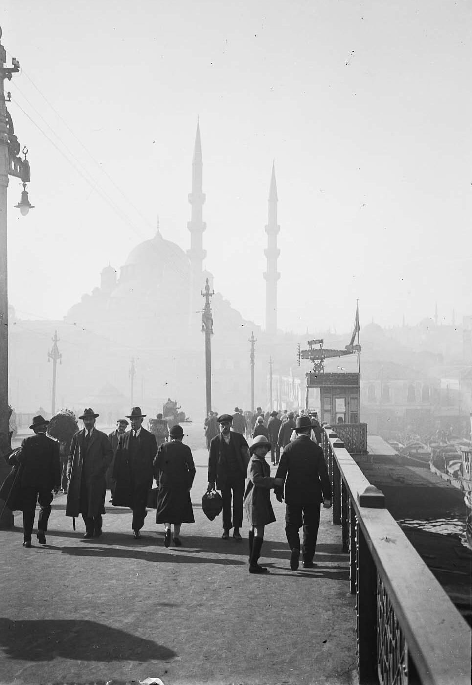 Eski Galata Köprüsü ve Yeni Cami
