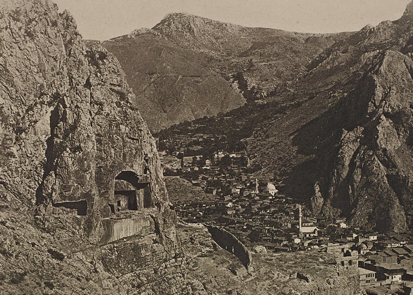 Amasya’da Kaya Mezarları