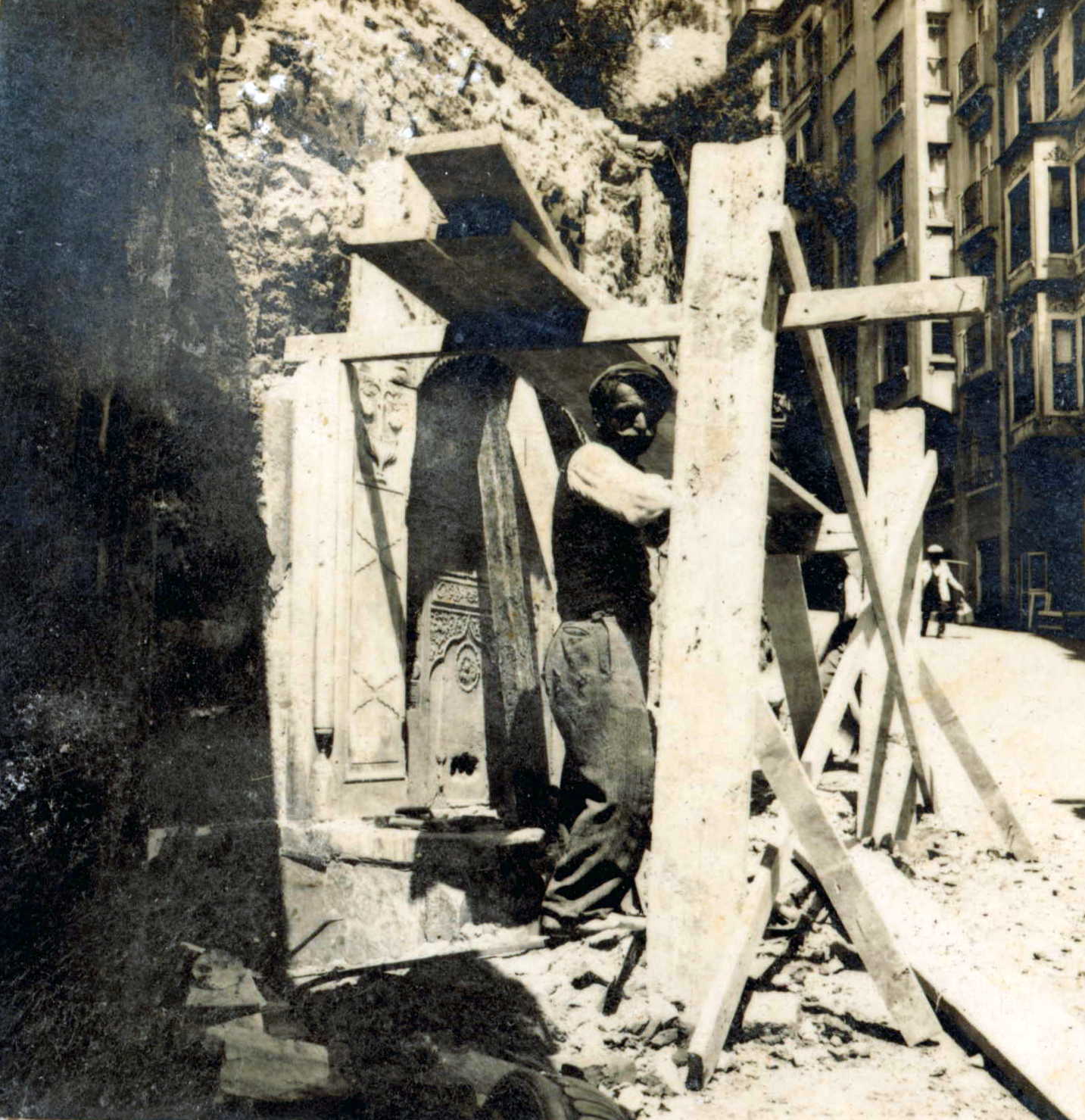 Bereketzade Çeşmesi Nakli