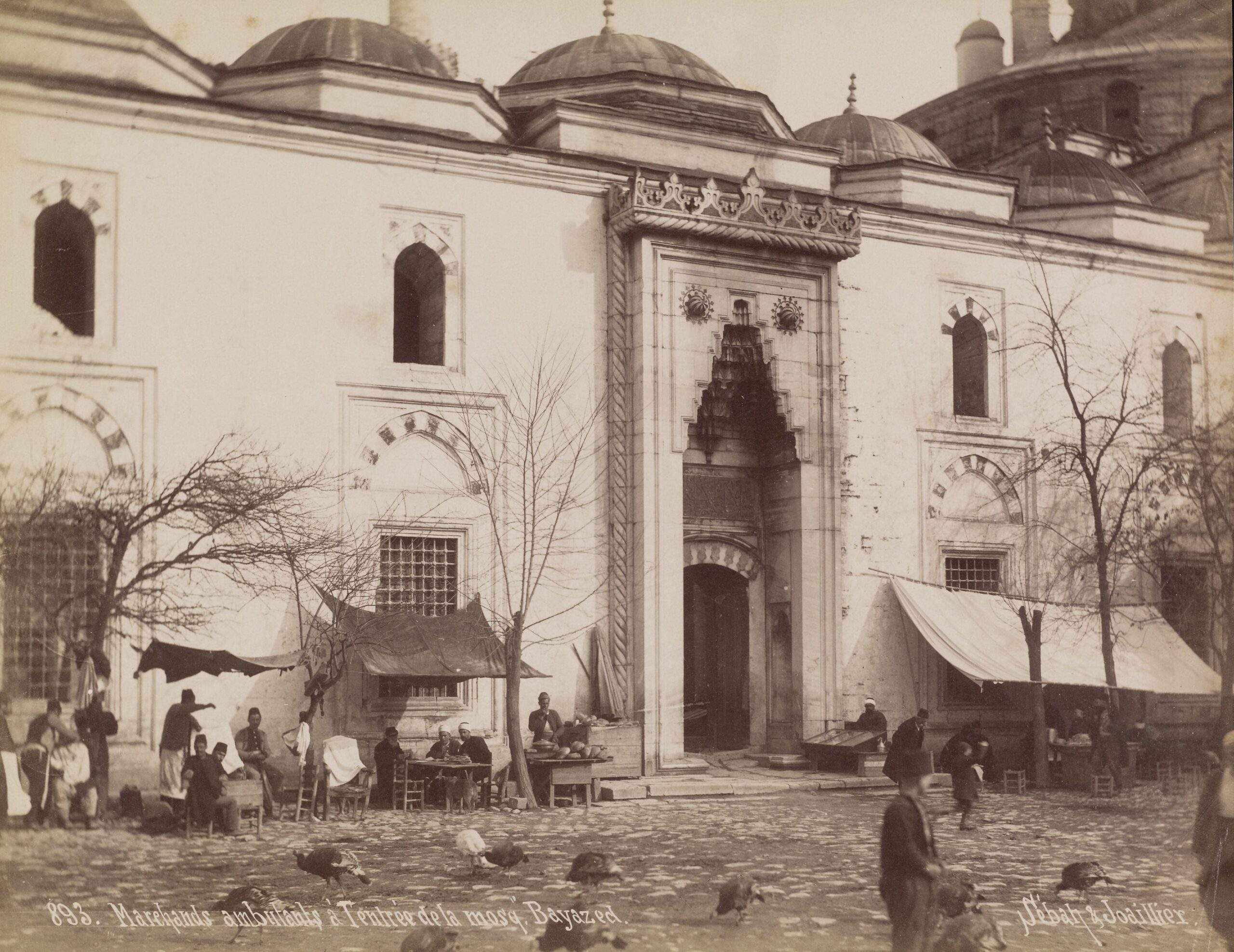 Beyazıt Camii Avlu Girişi