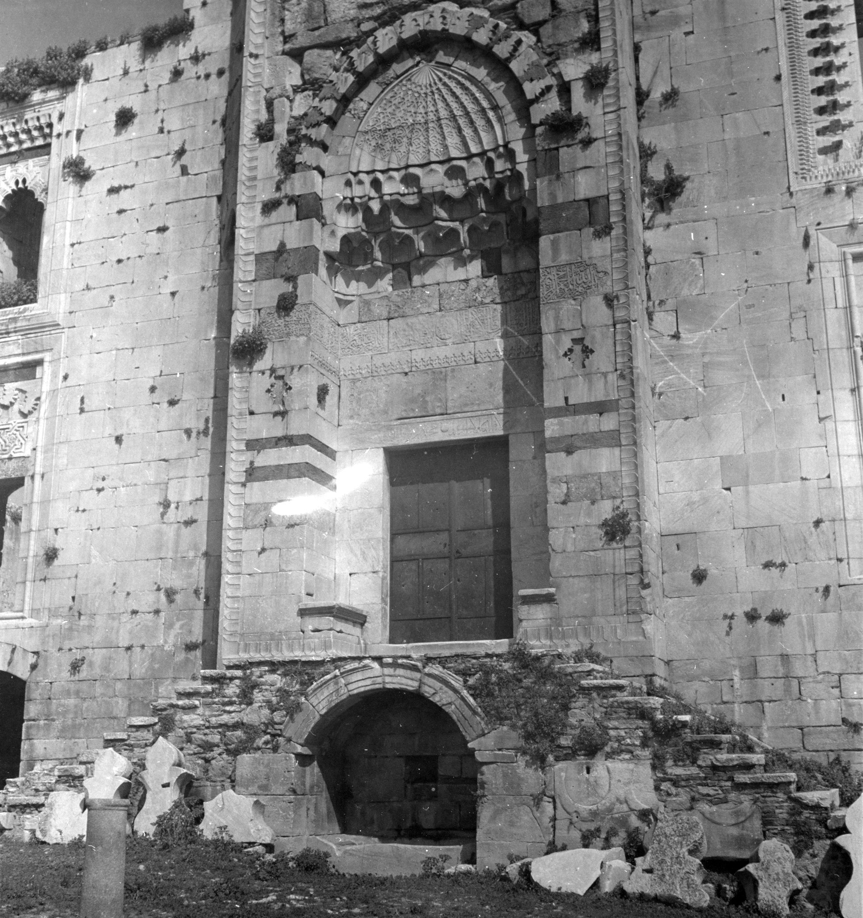İsa Bey Camii Ana Giriş Görünümü