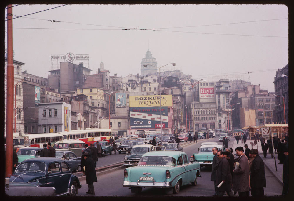 Galata Köprüsü’nde Sabah