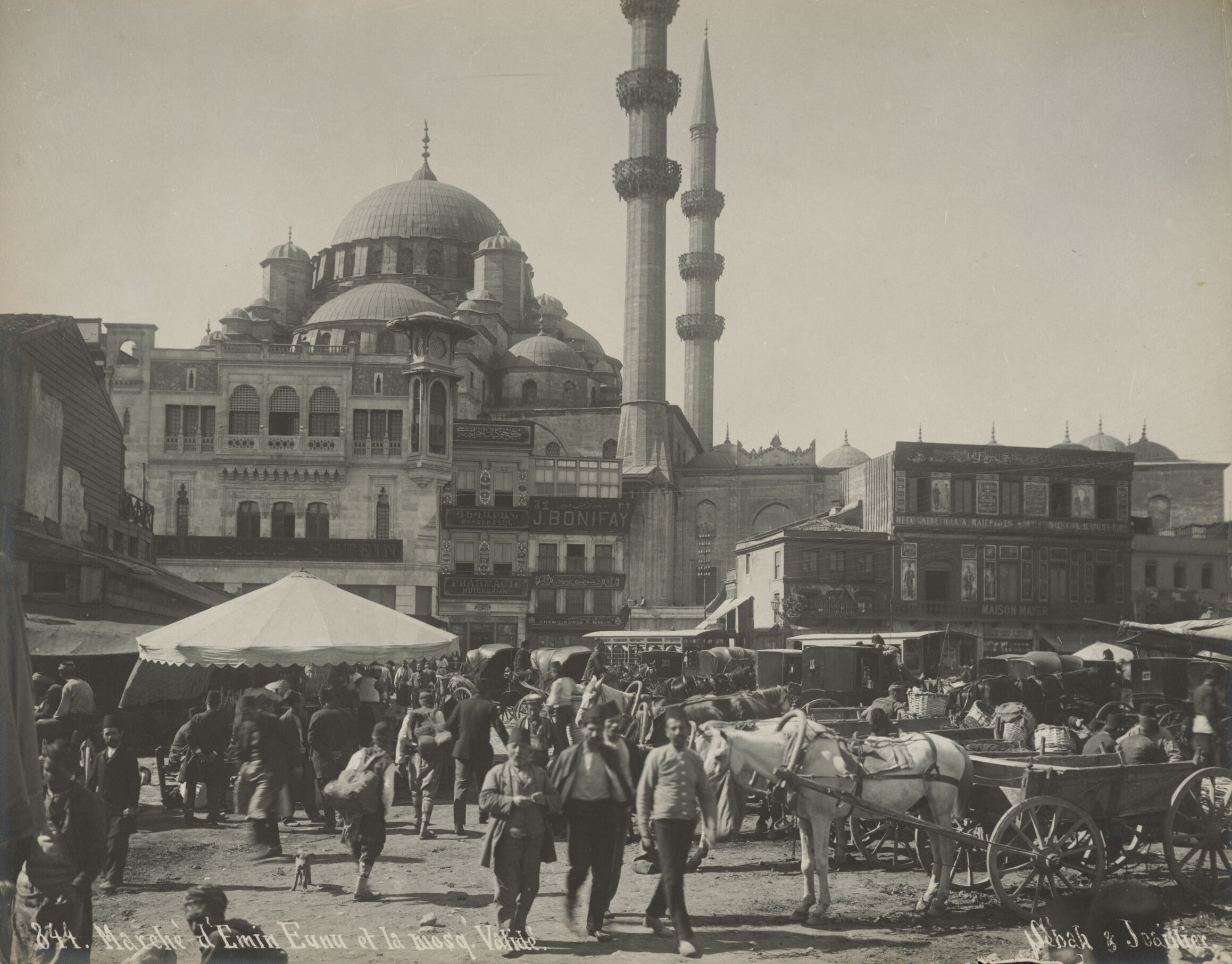 Yeni Cami ve Eminönü Meydanı