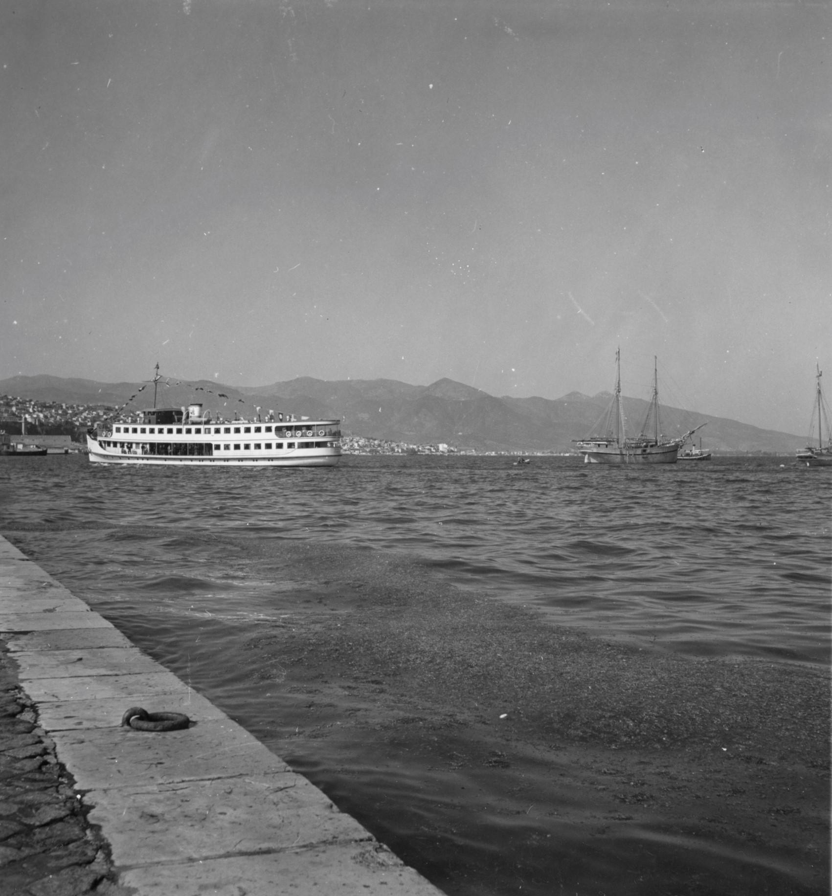 İzmir Sahilinden Genel Görünüm