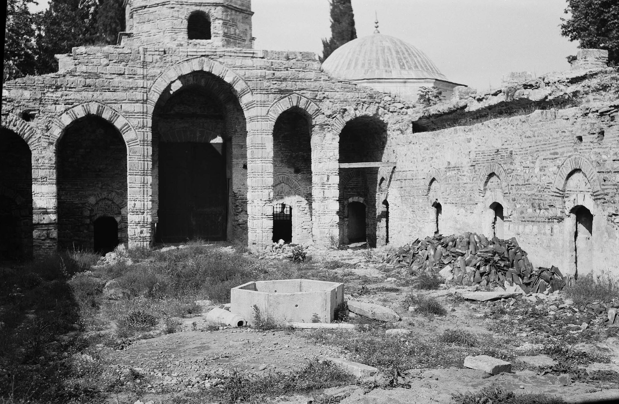 Yıldırım Bayezid Medresesi Avlusunun Görünümü
