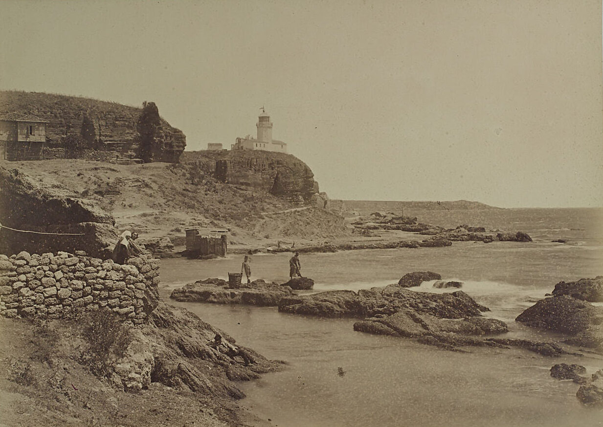 Gelibolu Deniz Feneri’nin Deniz Kıyısından Görünümü