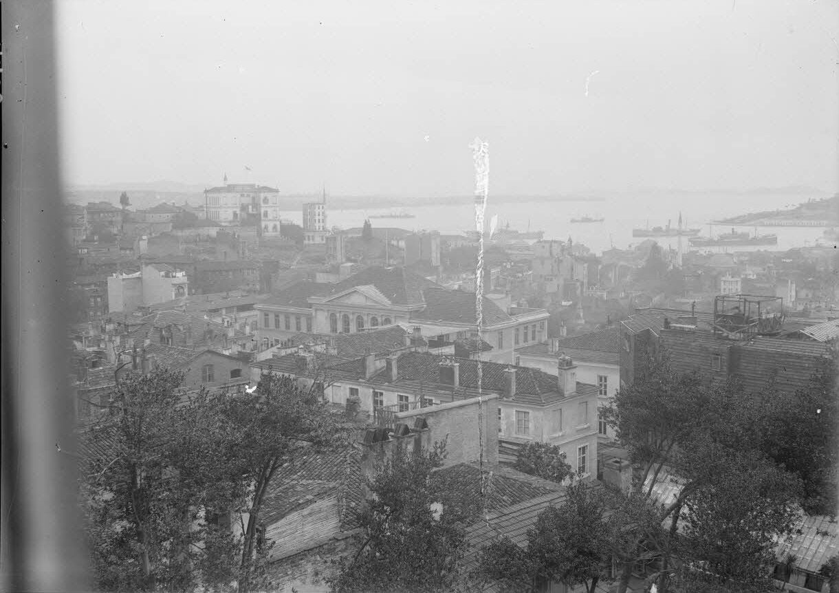 Fransız Başkonsolosluğu Camından İstanbul