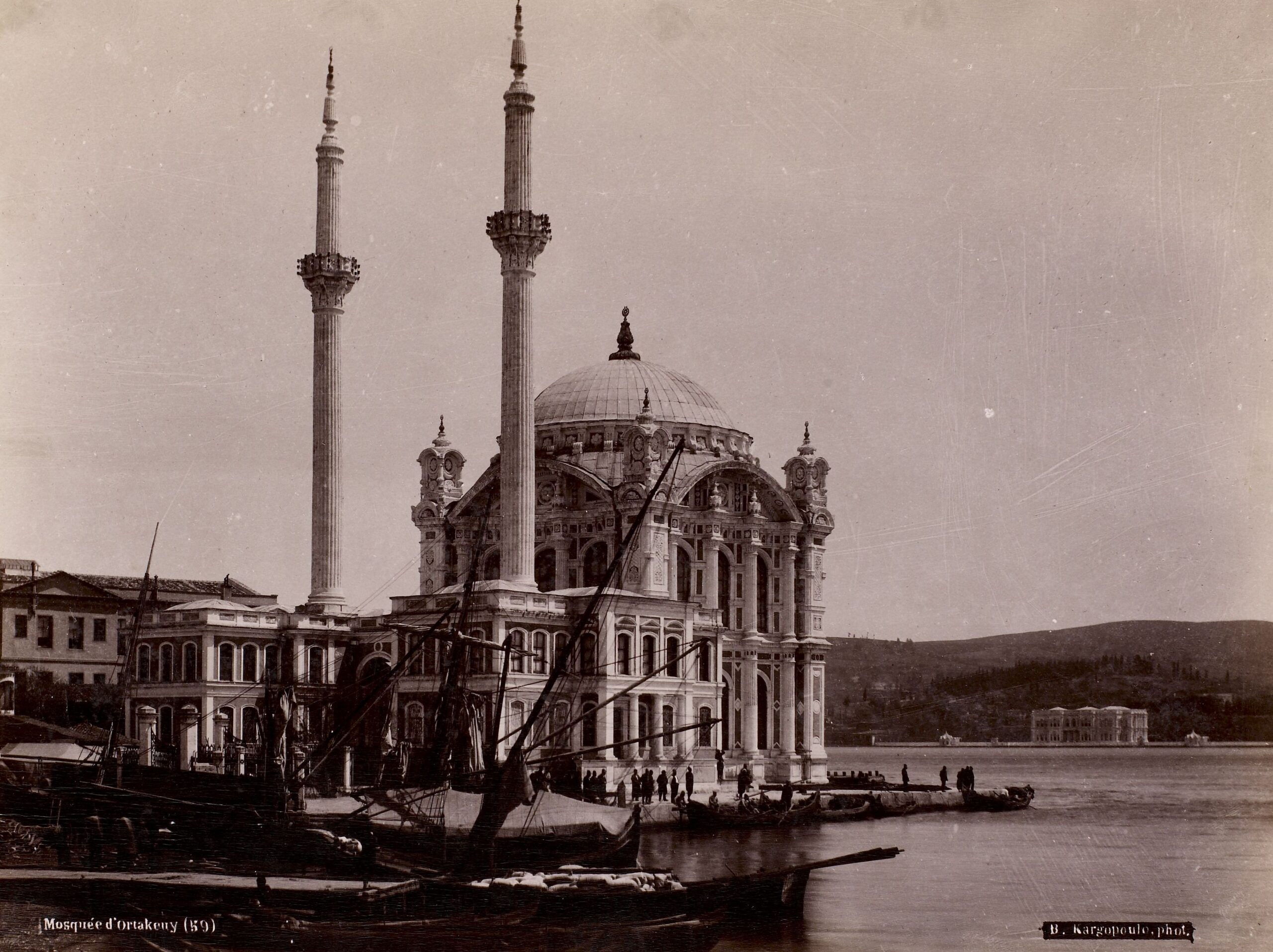 Ortaköy Camii