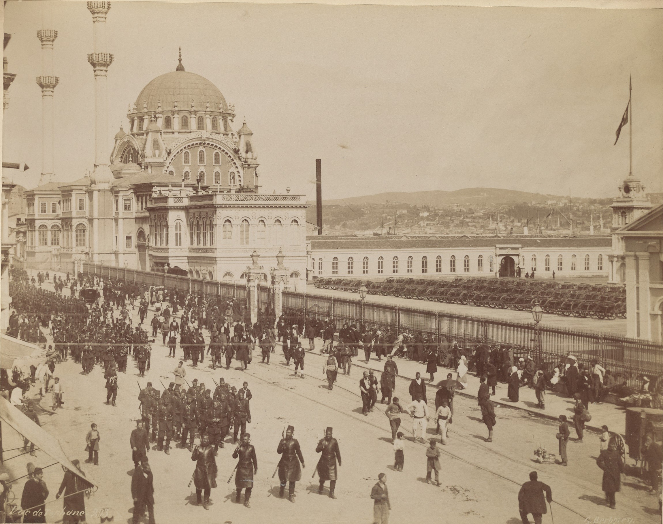 Nusretiye Camii ve Tophane Kasrı Önünde Geçit Töreni