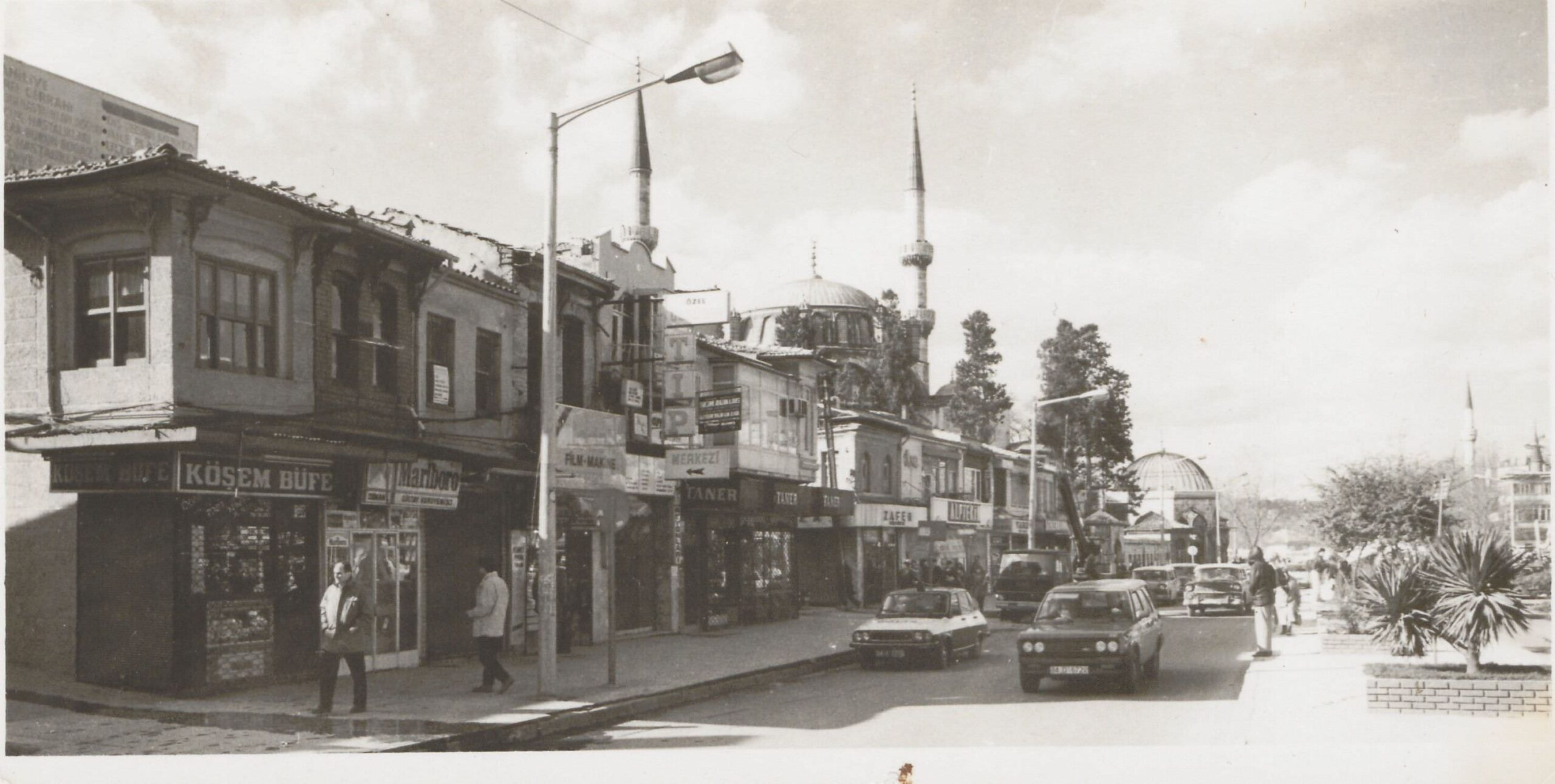 Hakimiyet-i Milliye Caddesi ve Yeni Valide Camii