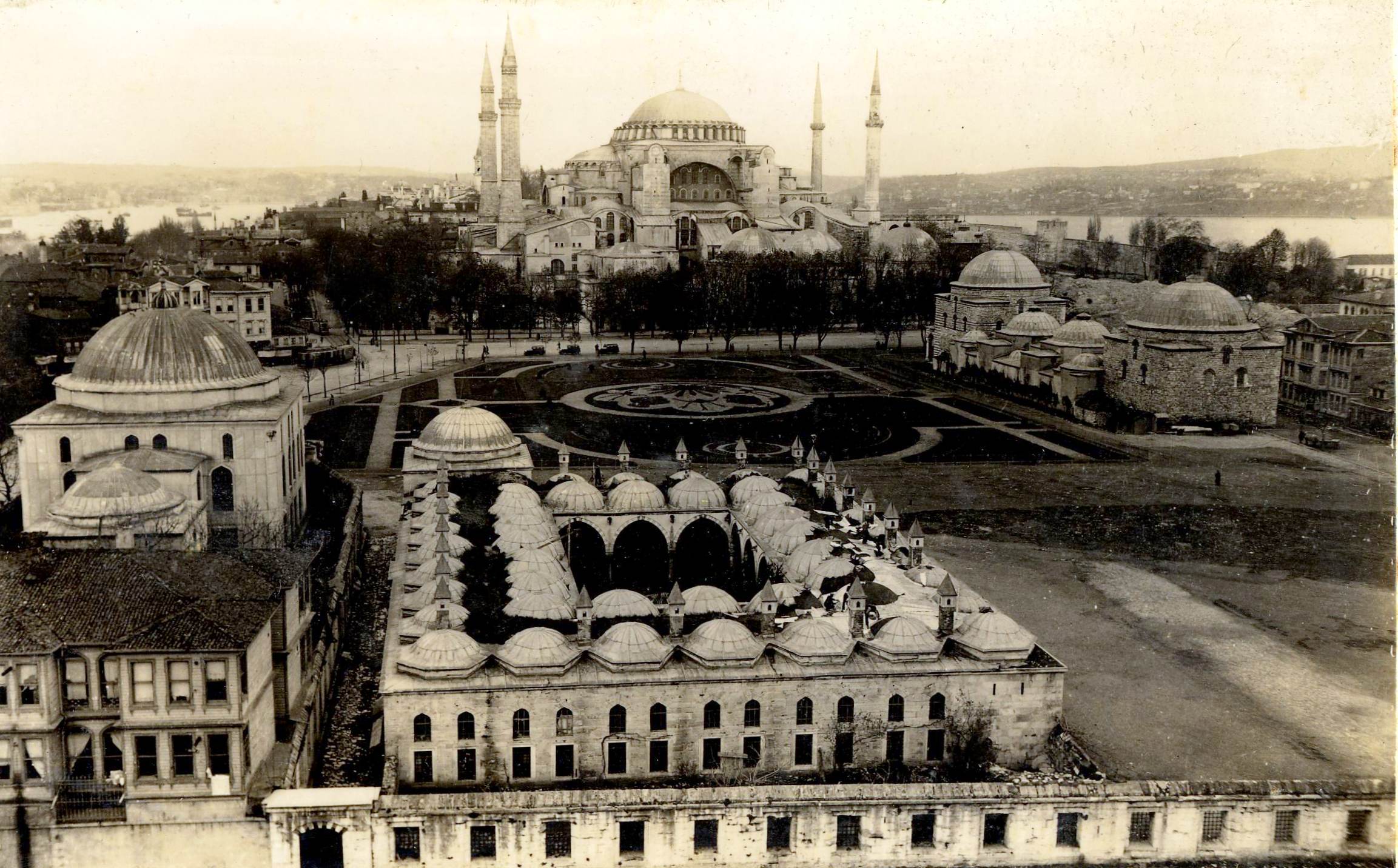Sultanahmet’ten Ayasofya’ya Bakış