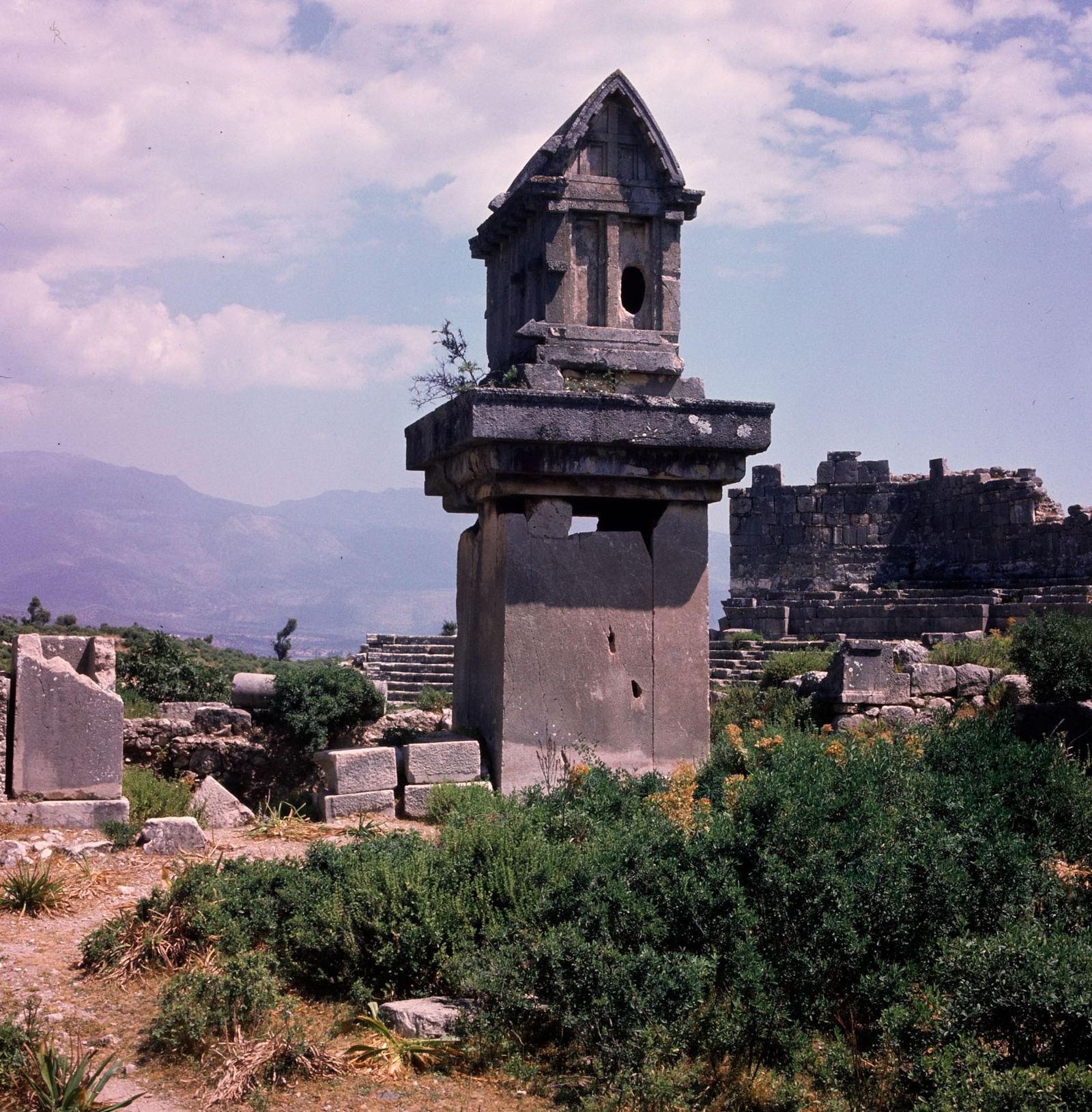 Harpy Anıtı