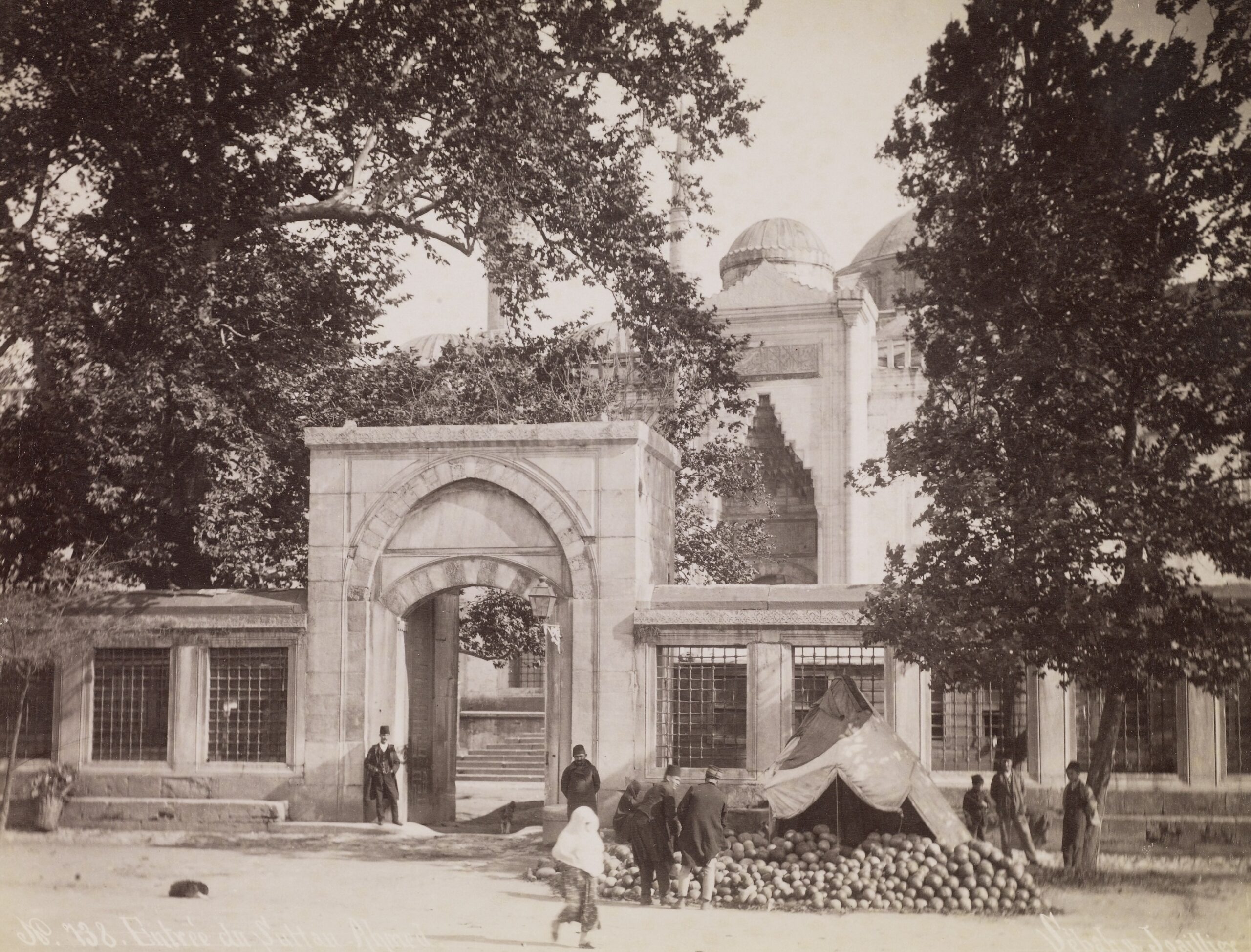 Sultan Ahmet Camii Bahçe Girişi