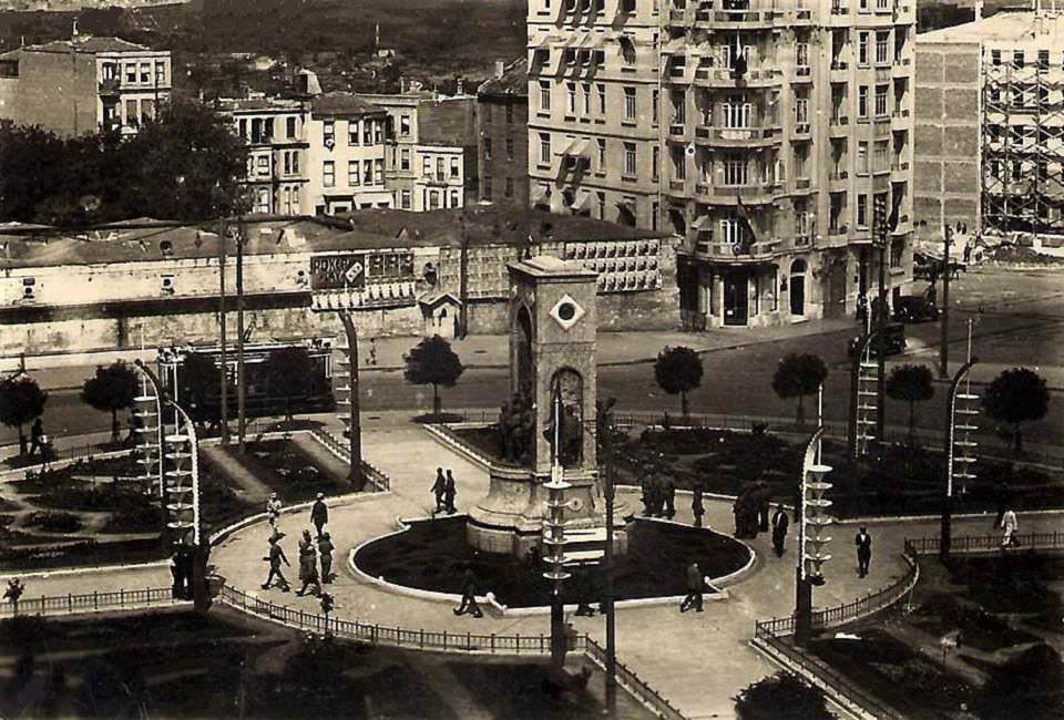 Taksim Cumhuriyet Anıtı