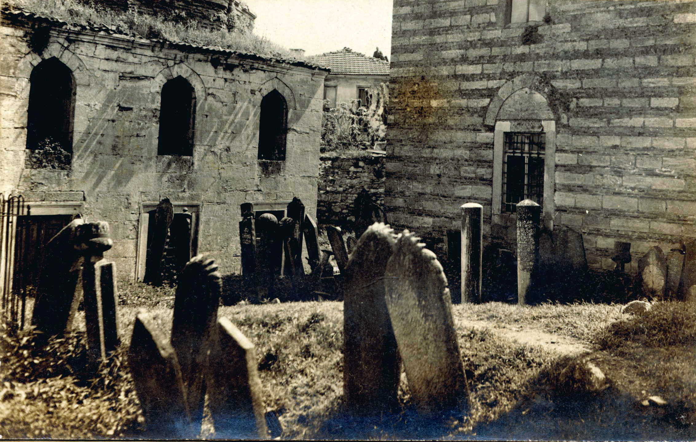 Aşık Paşa Camii Haziresi