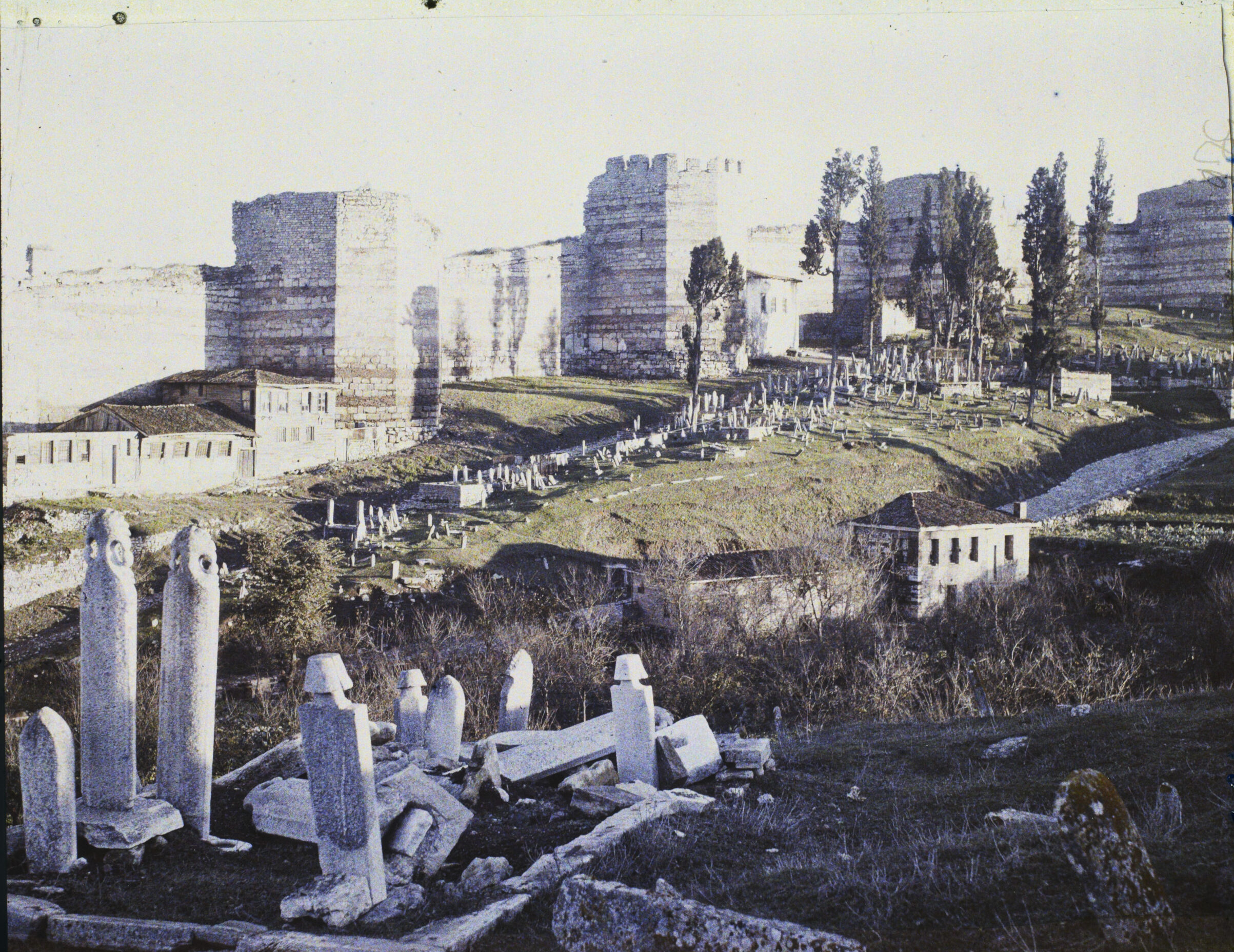 Tokmaktepe ve Eğrikapı Surları