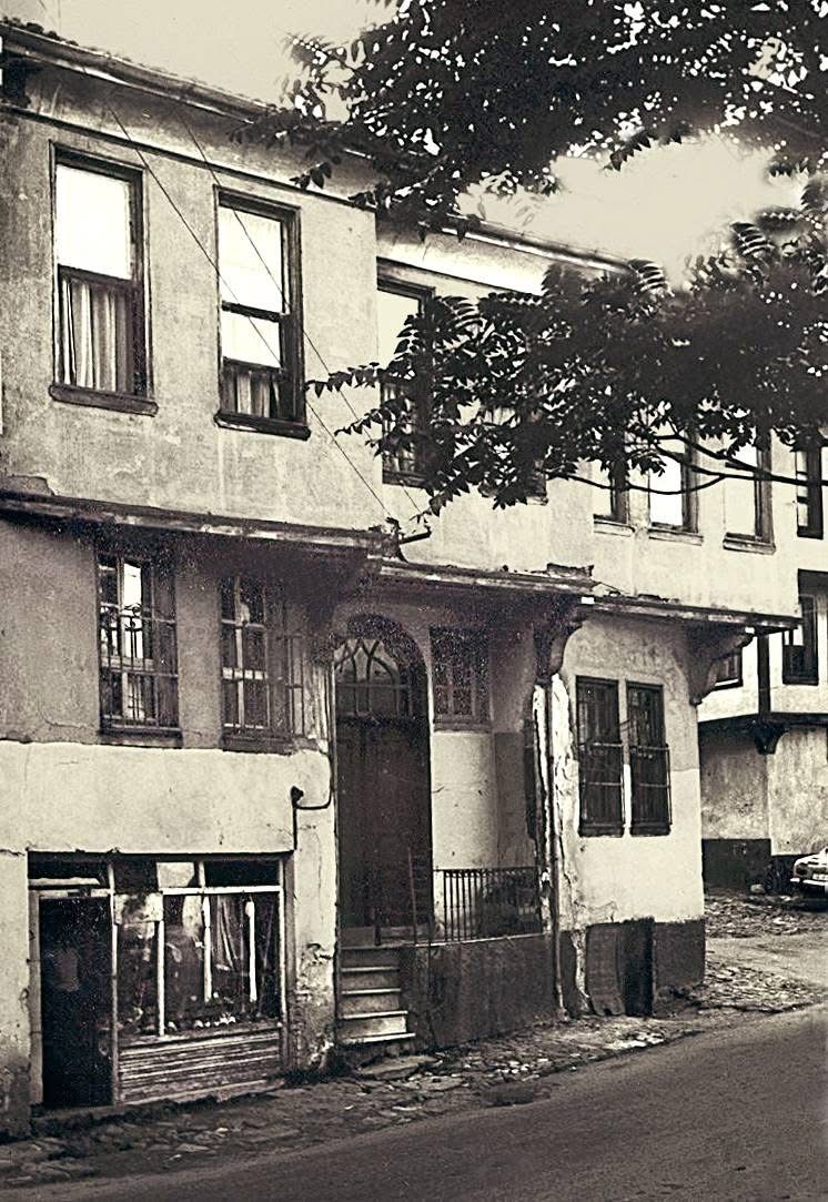 Kale Sokak Köşesi
