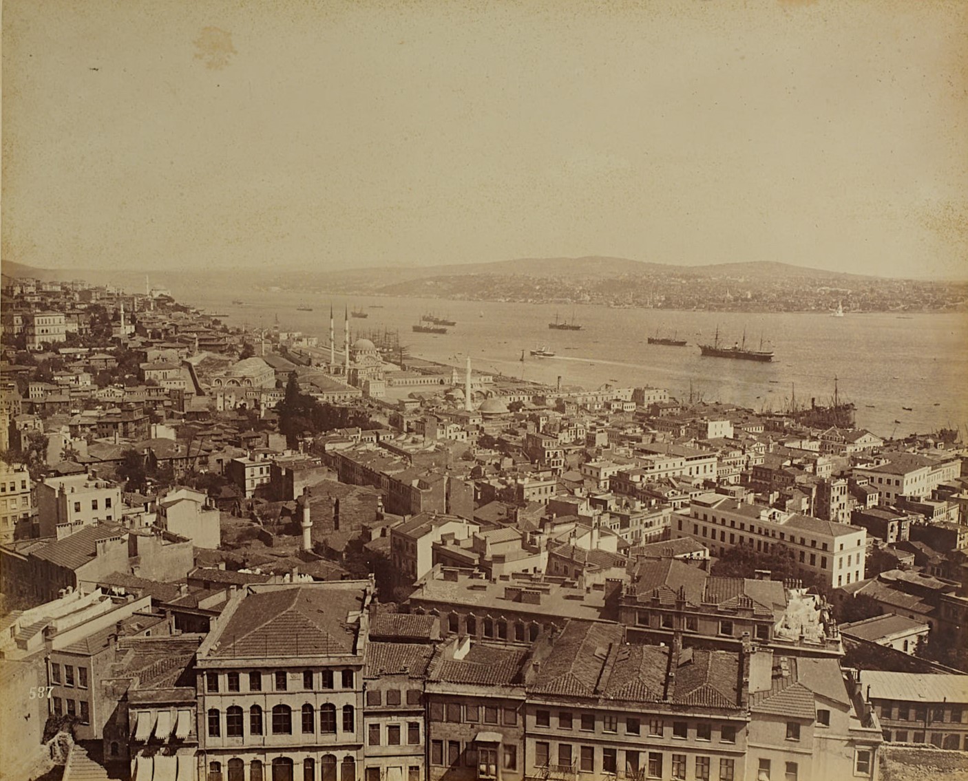 Galata Kulesi’nden Tophane ve Üsküdar’ın görünümü