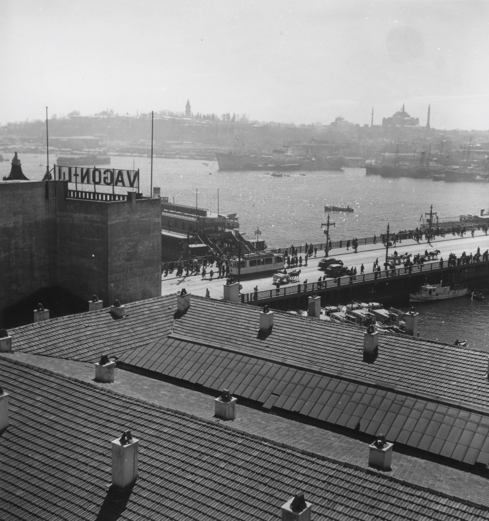 Haliç ve Galata Köprüsü’nün Görünümü