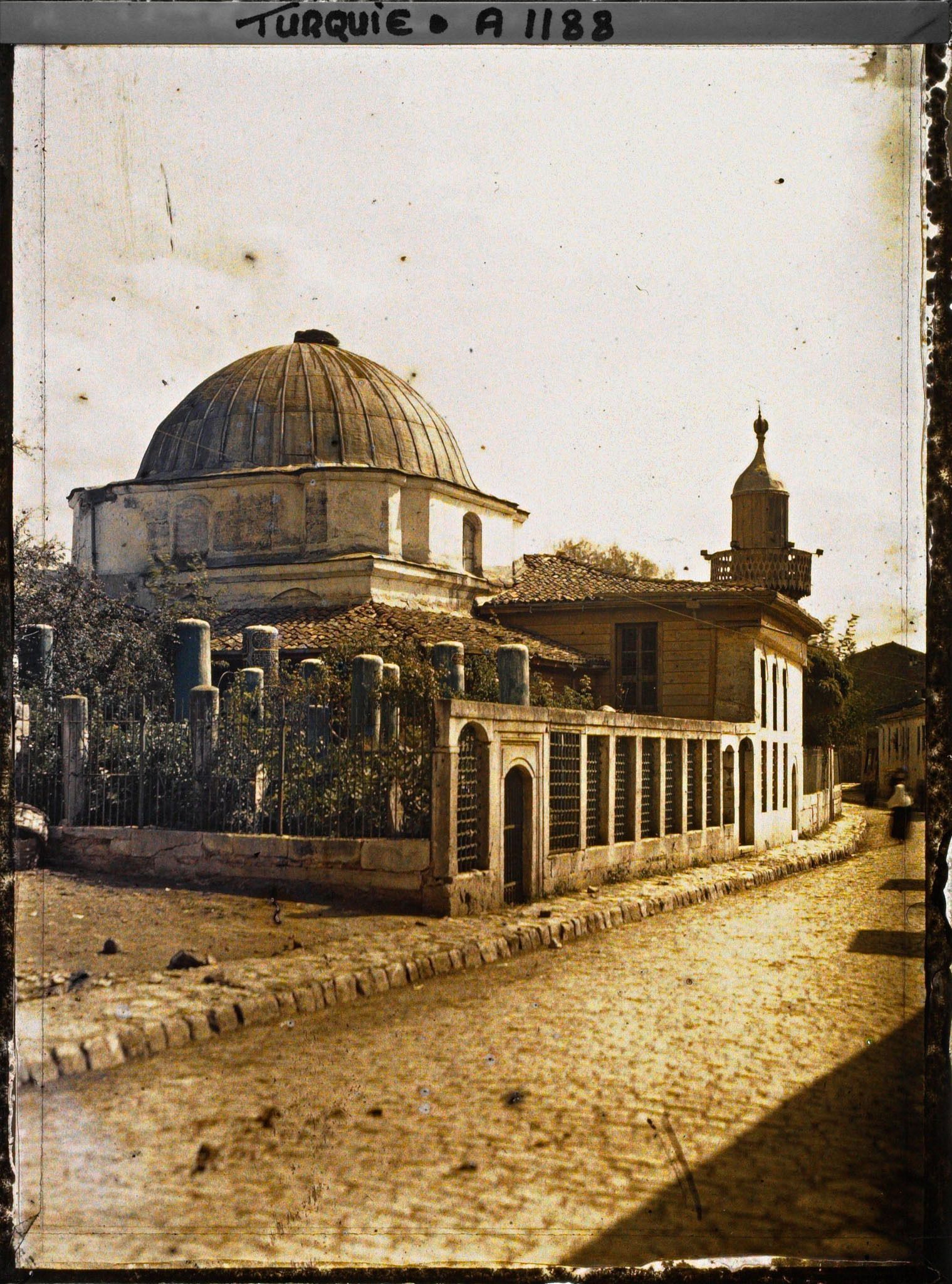 Saçlı Abdülkadir Camii ve Haziresi