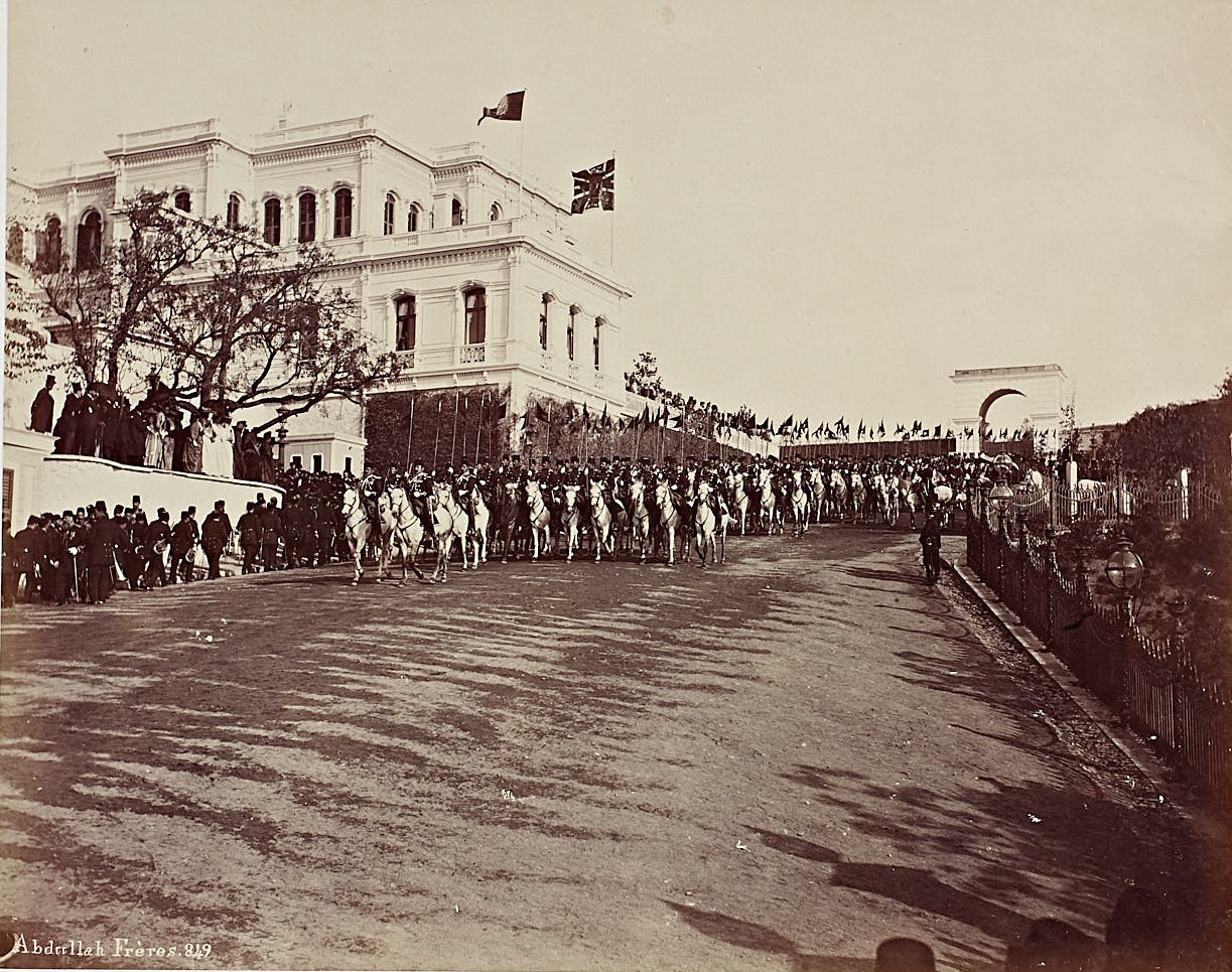 Alman İmparatoru II.Wilhelm’in 1898’de İstanbul’u ziyaretinde Yıldız Sarayı’nda icra oluna resm-i geçit