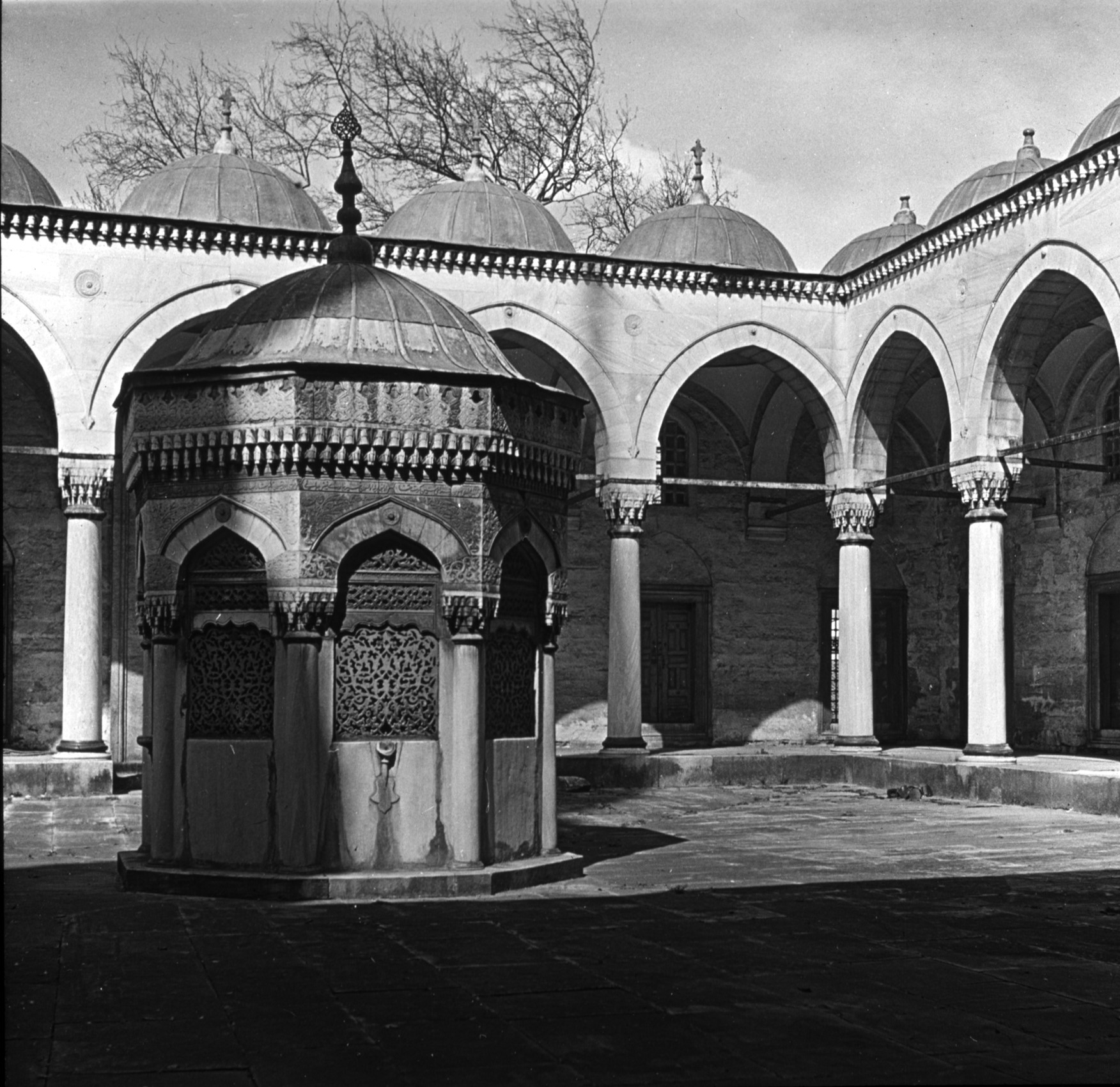 Yeni Cami Avlusu
