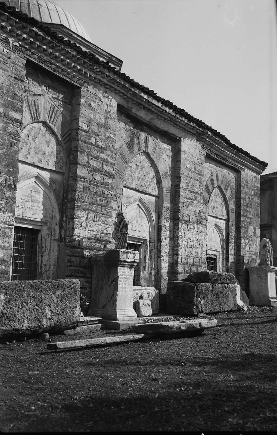 Yeşil Cami Medresesi ve Arkeolojik Eserler