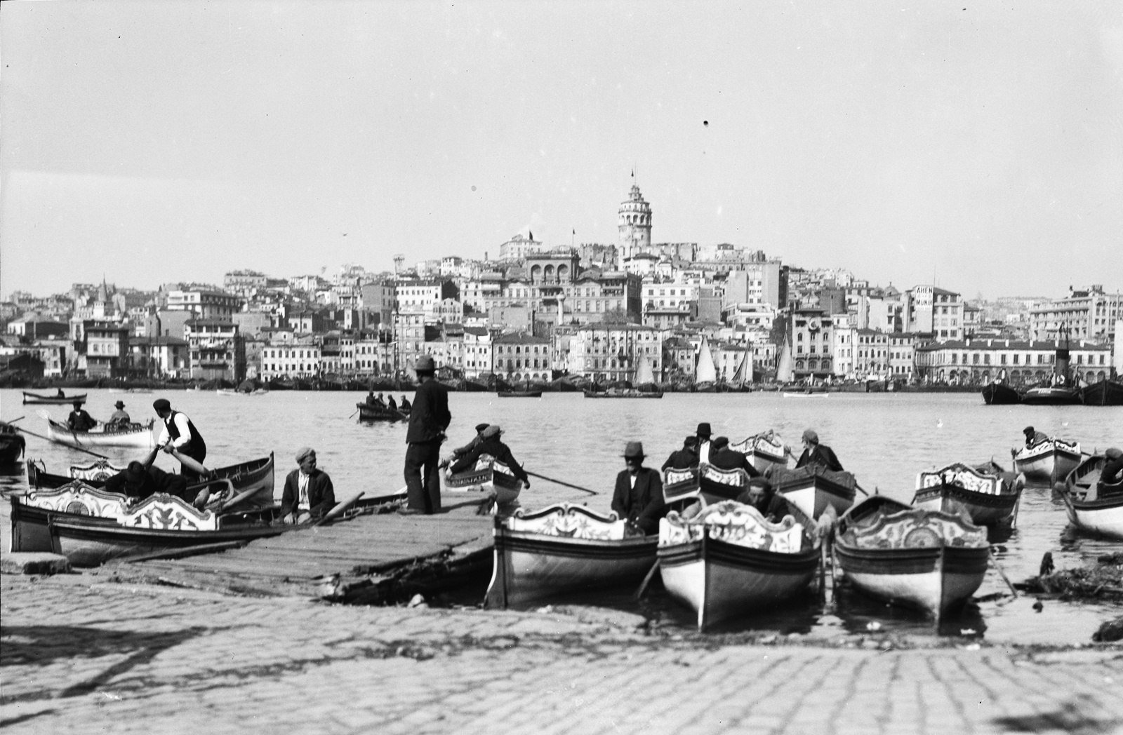 Eminönü’nden Galata and Tekneler
